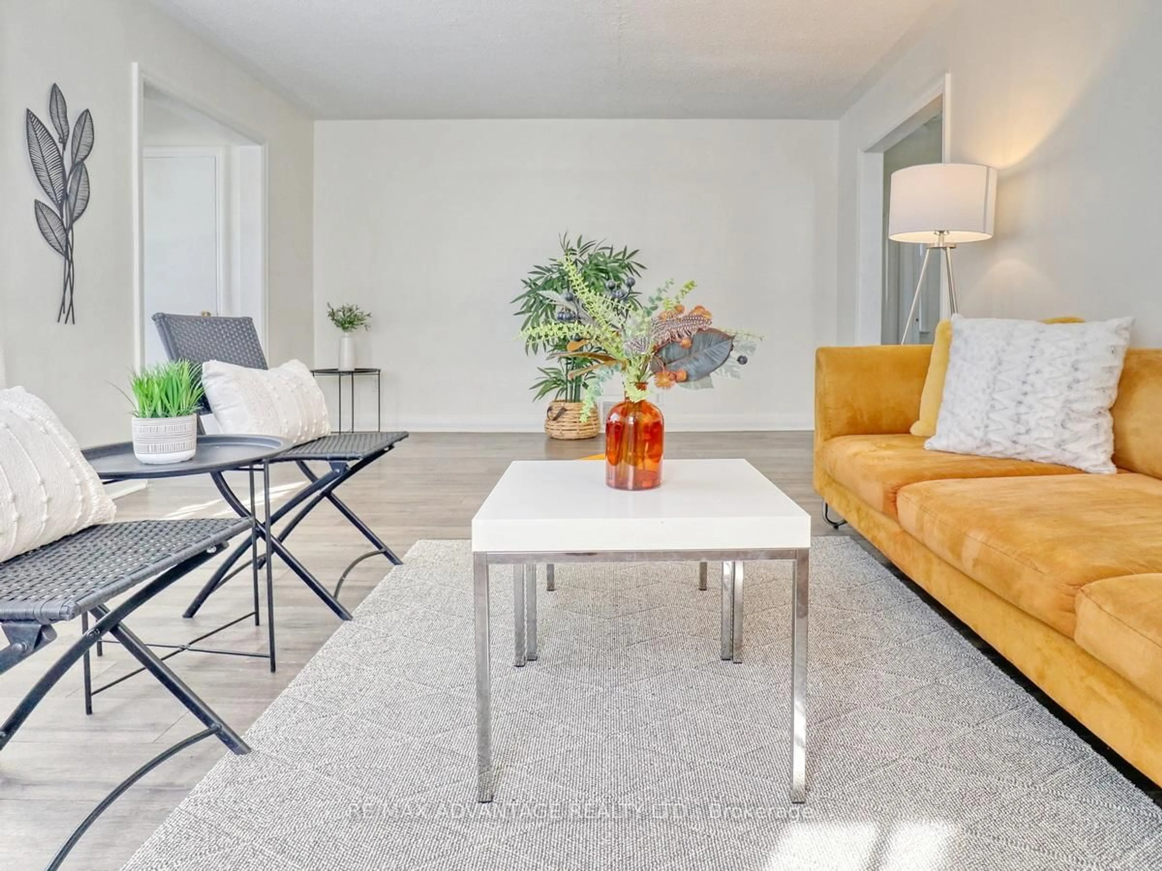 Living room with furniture, unknown for 80 Empire St, London East Ontario N5Y 1G7