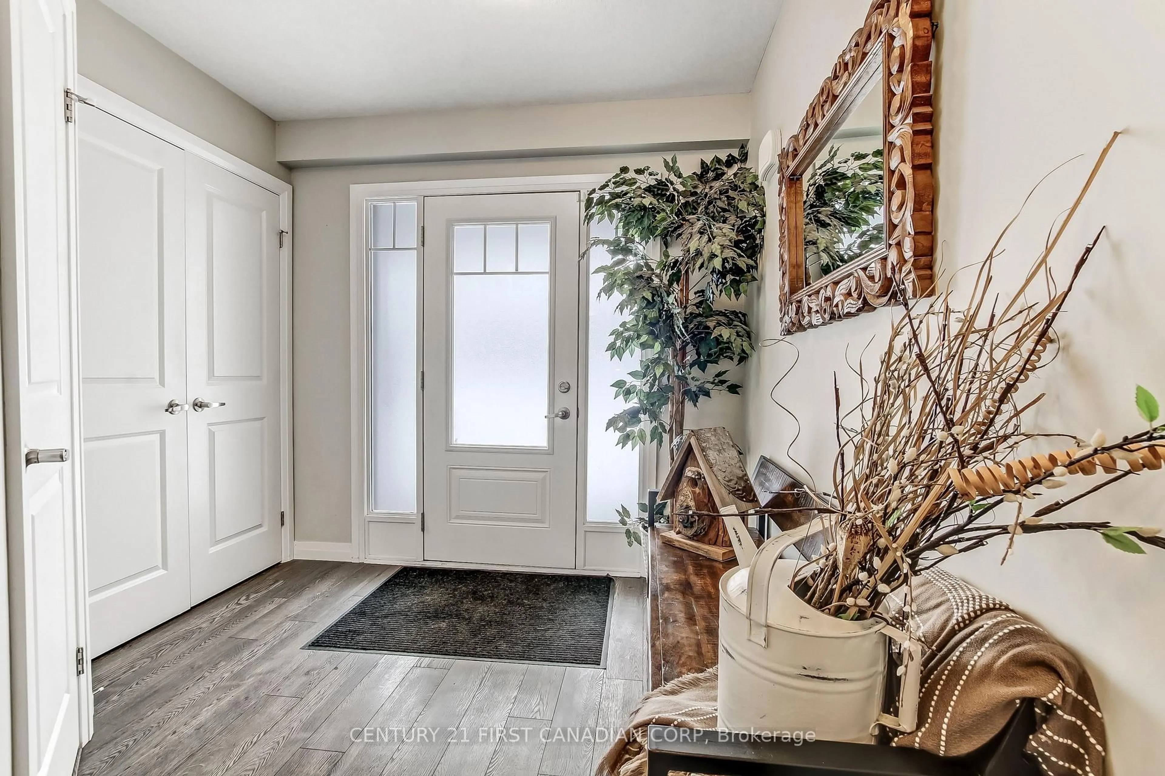 Indoor entryway for 1434 Blackwell Blvd #6, London North Ontario N5X 0E6