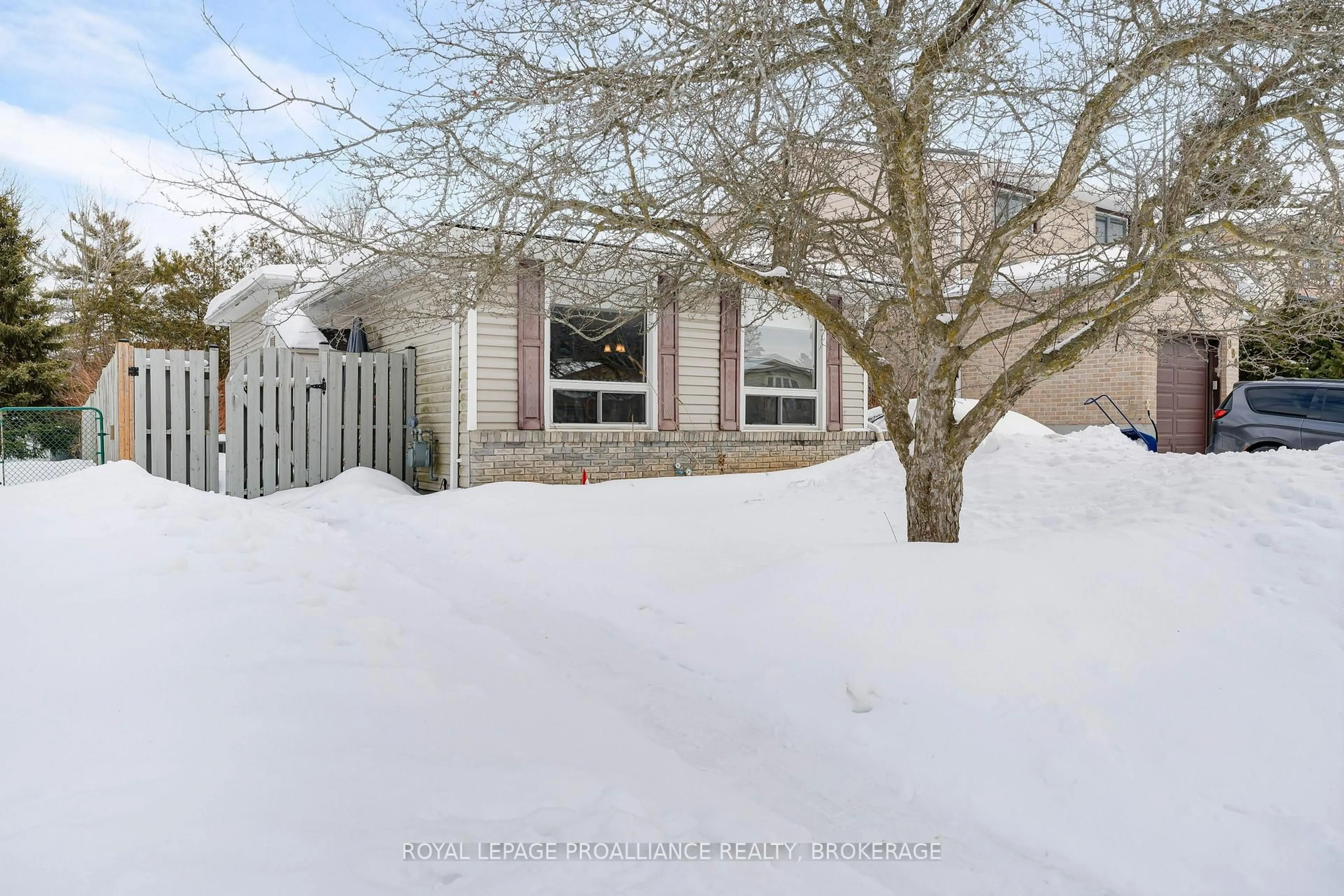 A pic from outside/outdoor area/front of a property/back of a property/a pic from drone, street for 988 Pinewood Pl, Kingston Ontario K7P 1L5