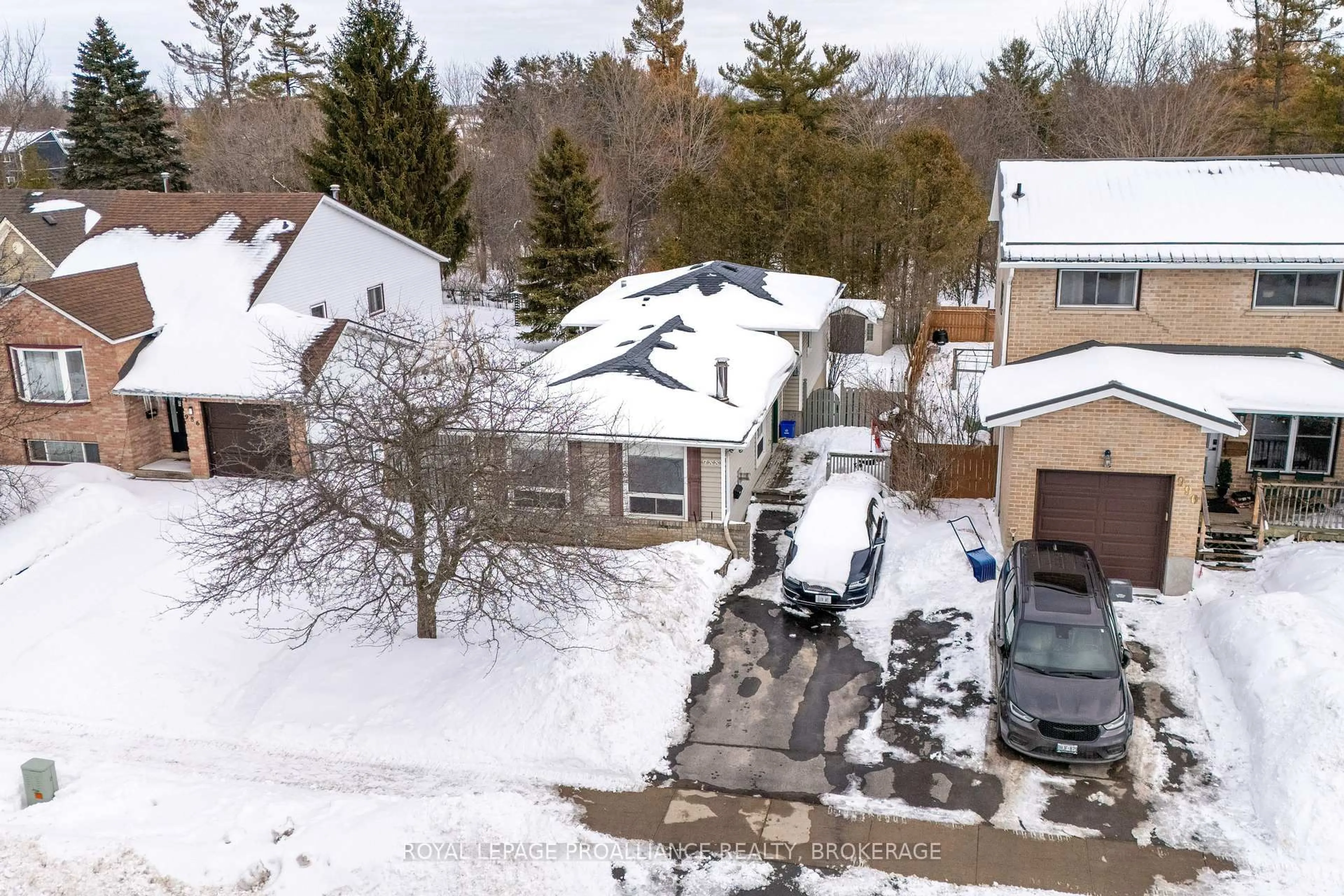 A pic from outside/outdoor area/front of a property/back of a property/a pic from drone, street for 988 Pinewood Pl, Kingston Ontario K7P 1L5