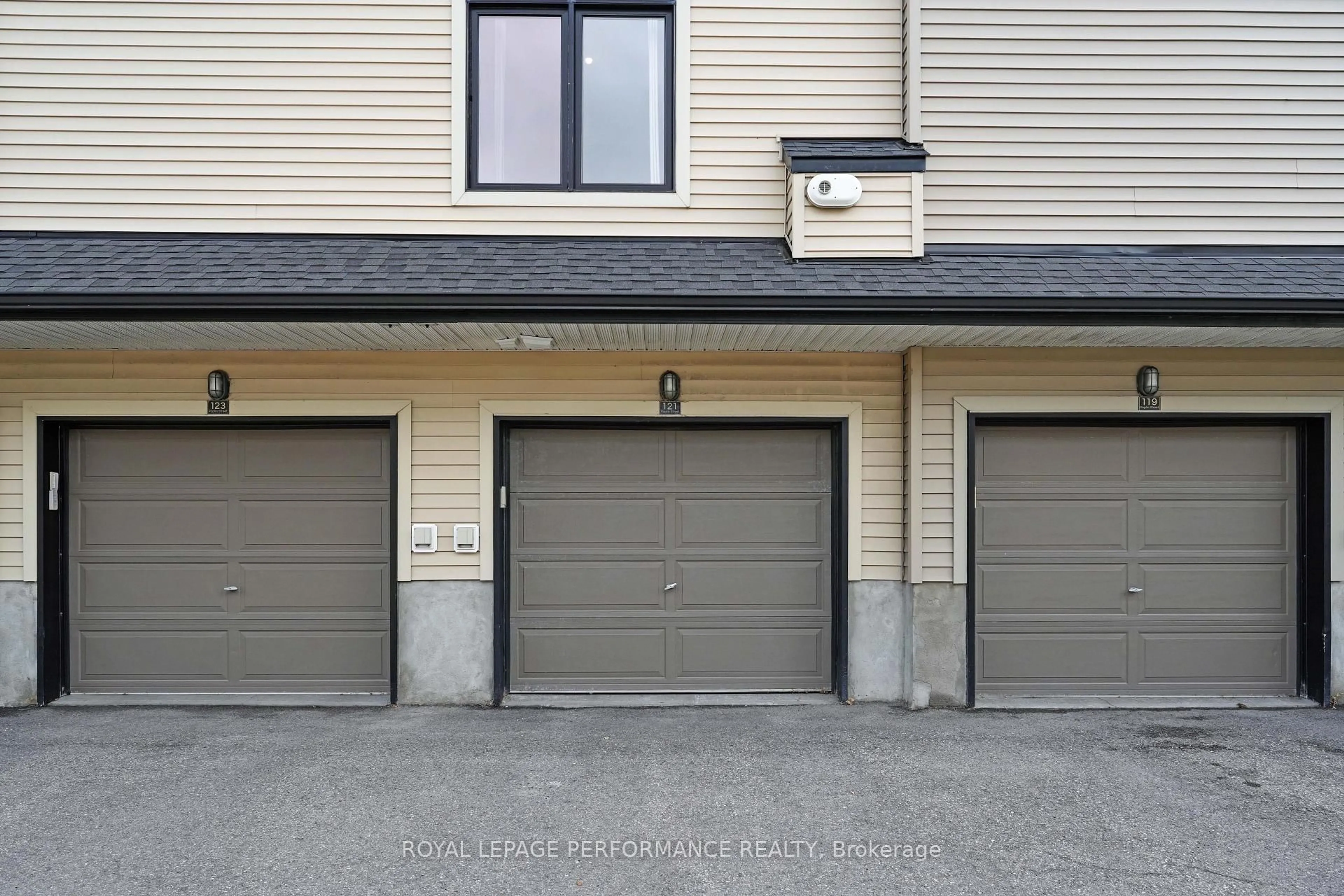 Indoor garage for 121 Poplin St #53, Ottawa Ontario K4M 0G7