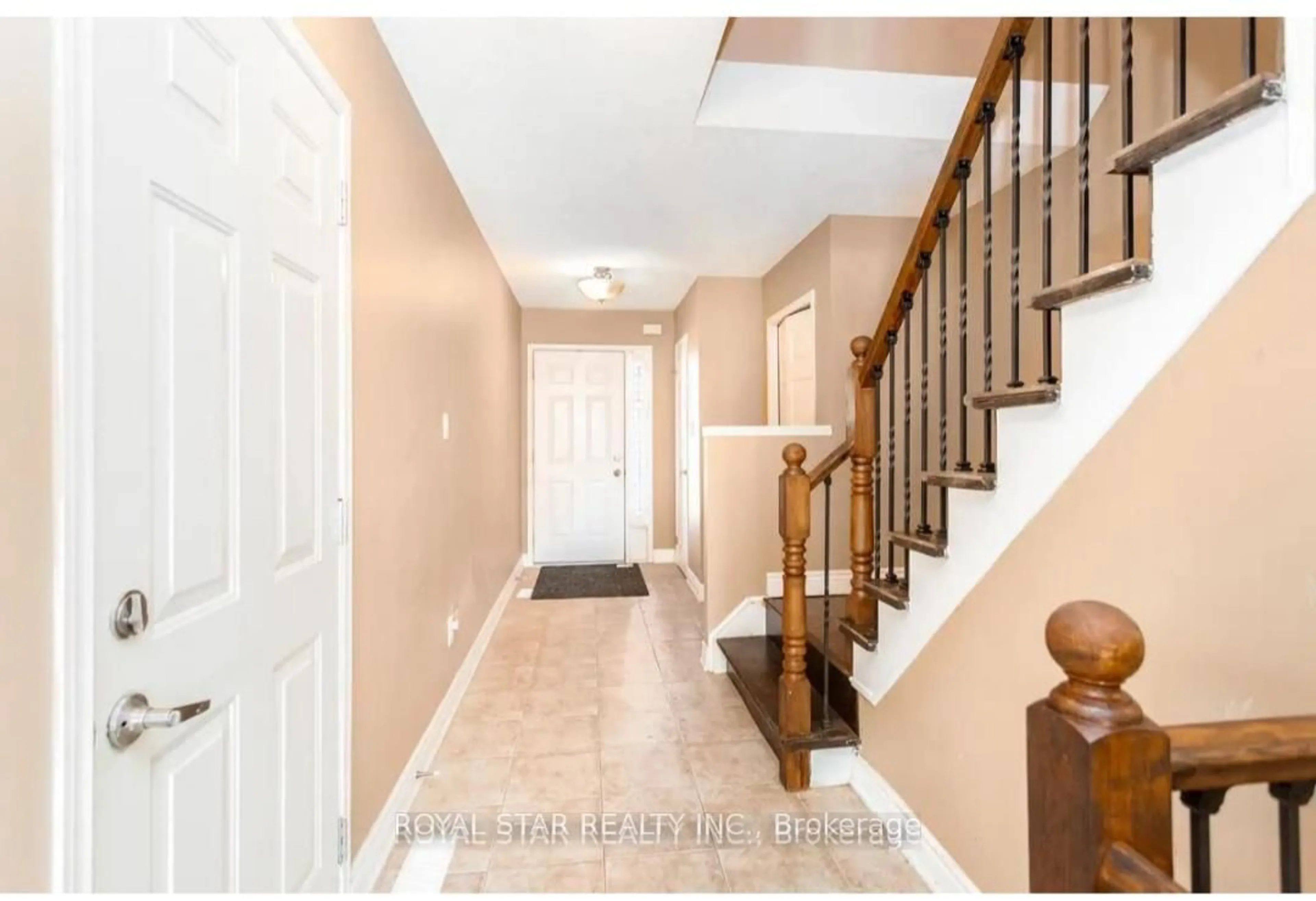 Indoor entryway for 86 Meadowwood Cres, Hamilton Ontario L8J 3Z8