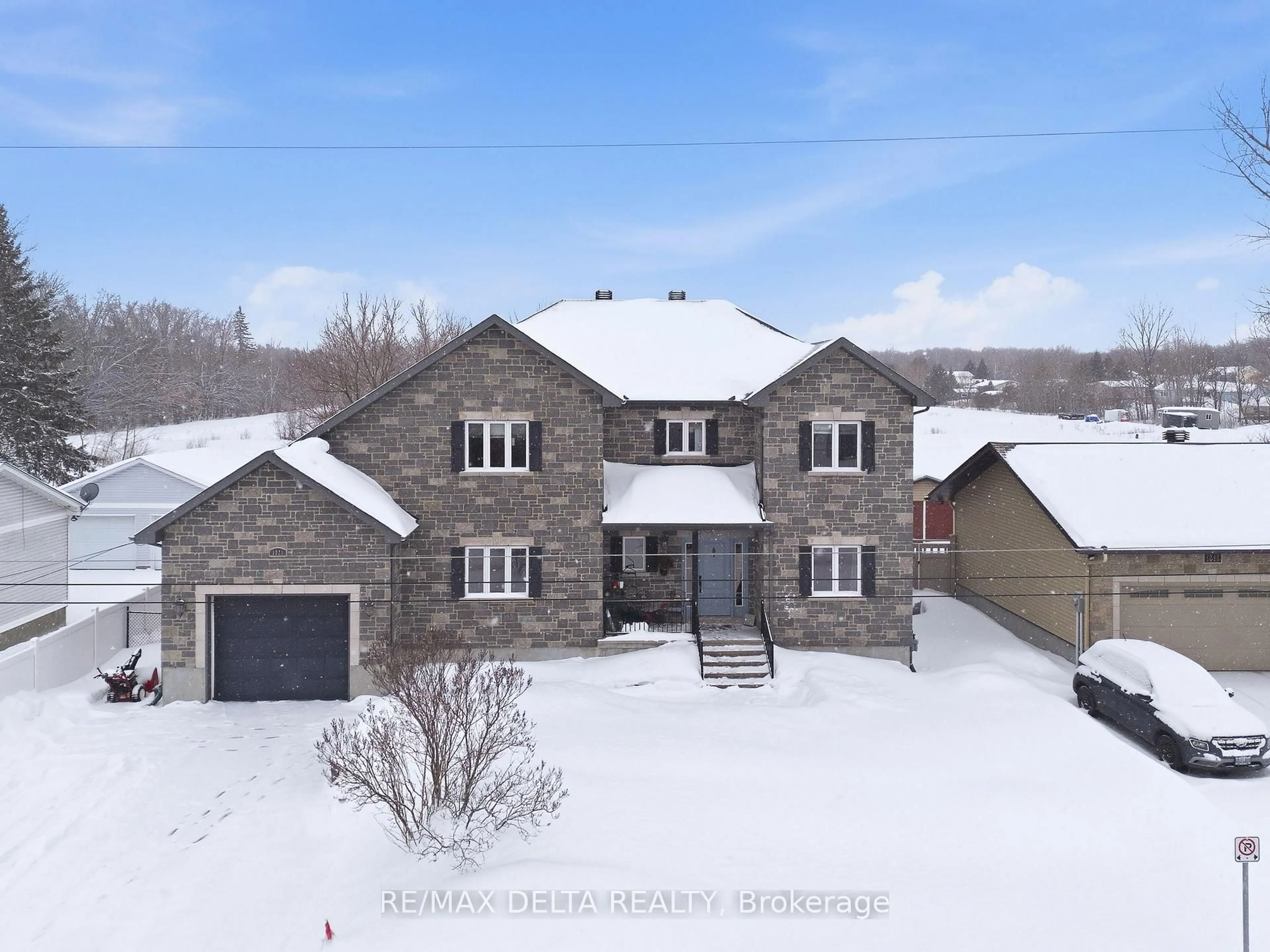 A pic from outside/outdoor area/front of a property/back of a property/a pic from drone, street for 1820 LANDRY Rd, Clarence-Rockland Ontario K0A 1N0