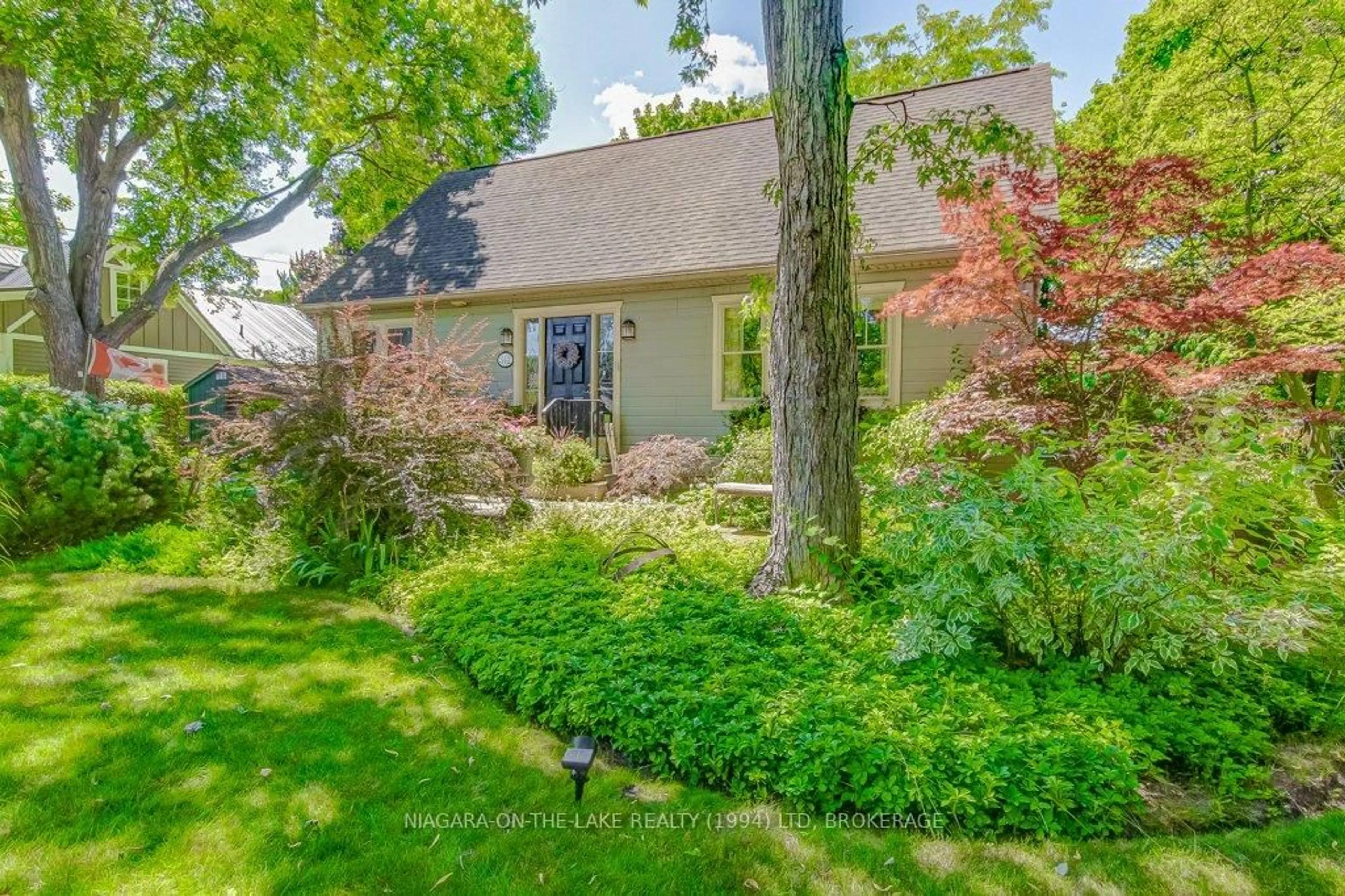 A pic from outside/outdoor area/front of a property/back of a property/a pic from drone, unknown for 342 William St, Niagara-on-the-Lake Ontario L0S 1J0