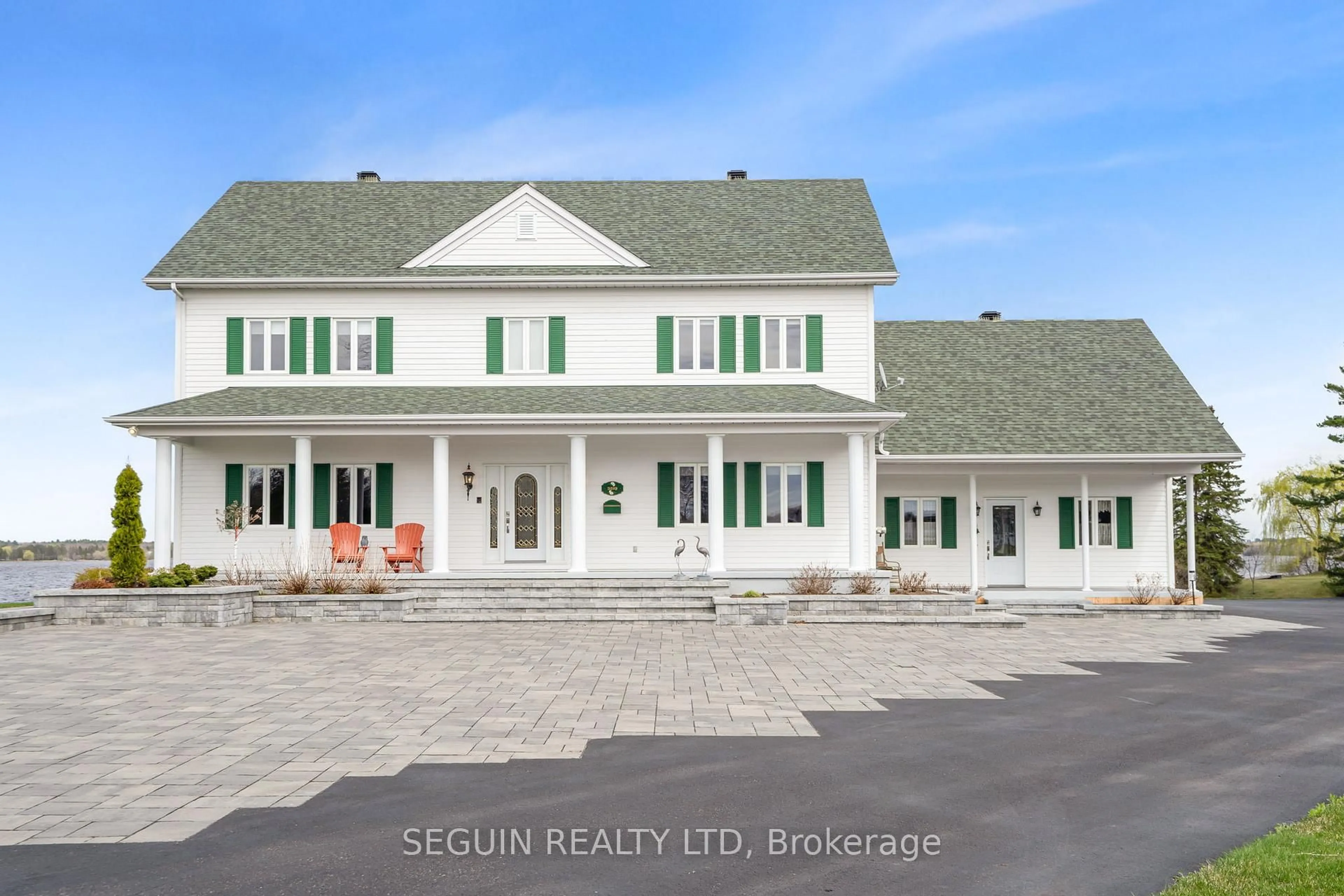 Home with vinyl exterior material, building for 3519 Front Rd, East Hawkesbury Ontario K6A 2R2