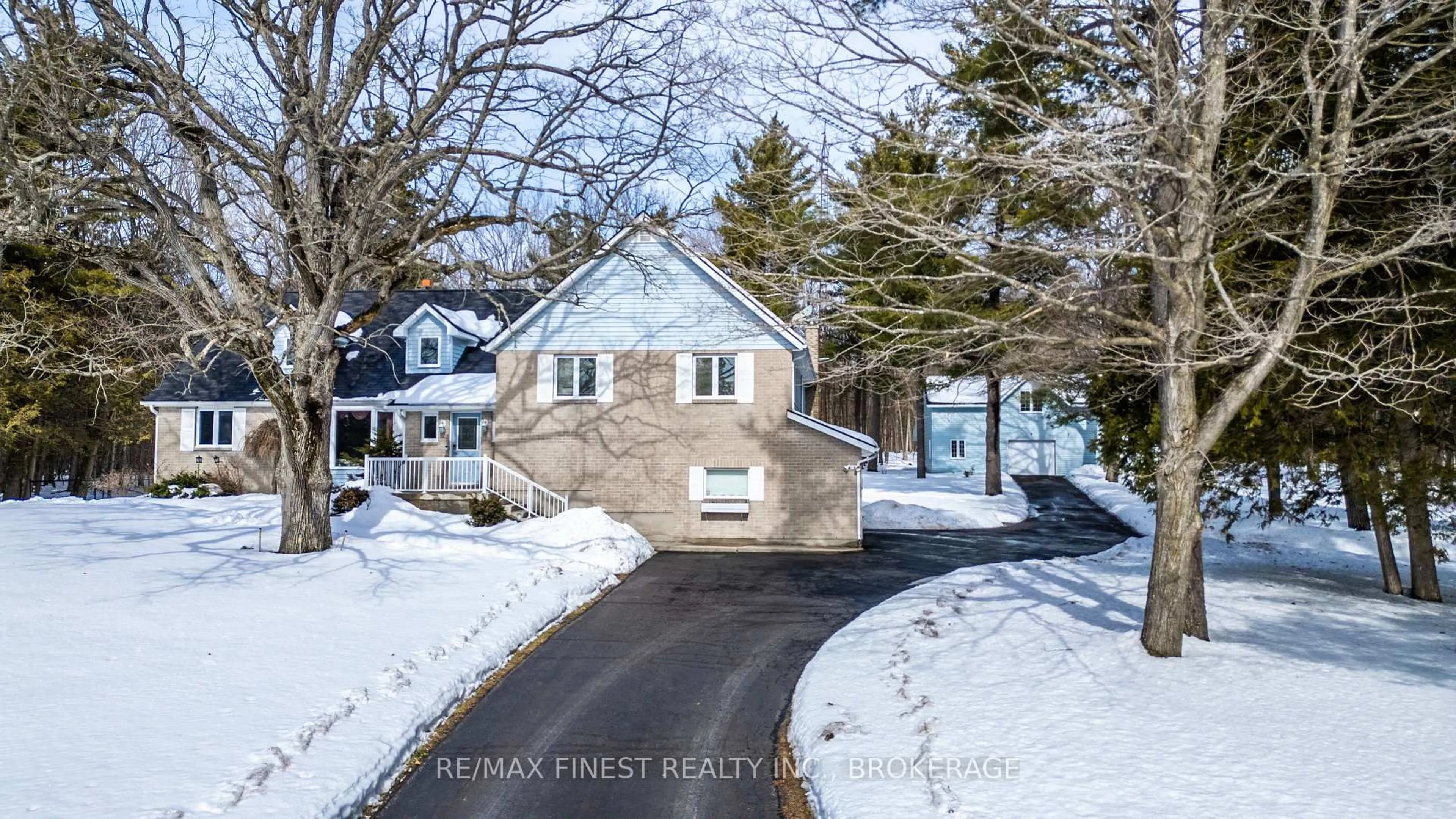 A pic from outside/outdoor area/front of a property/back of a property/a pic from drone, street for 3088 Orser Rd, Mcdonalds Corners Ontario K0H 1M0