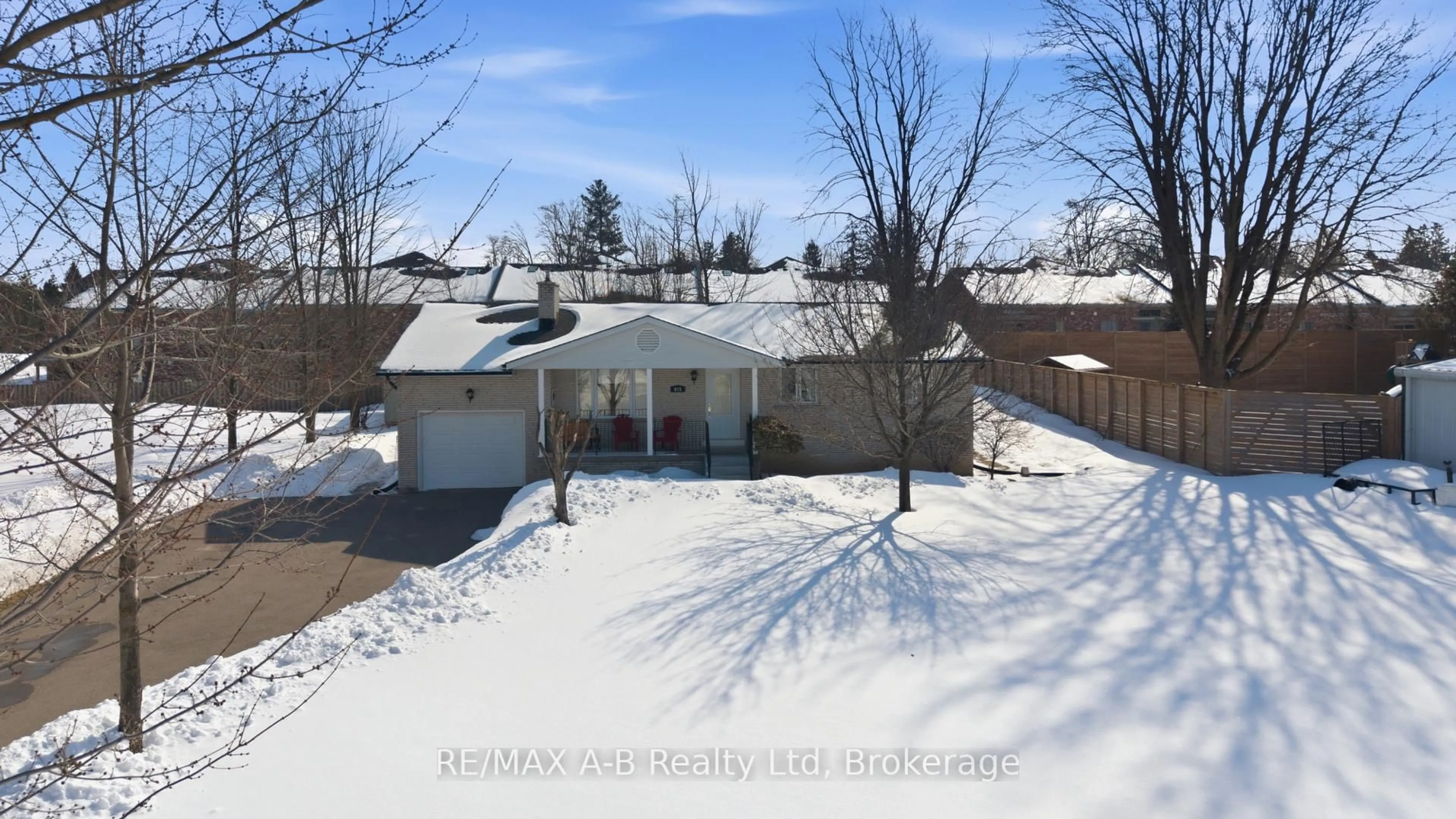 A pic from outside/outdoor area/front of a property/back of a property/a pic from drone, street for 815 O'Loane Ave, Stratford Ontario N5A 6S6