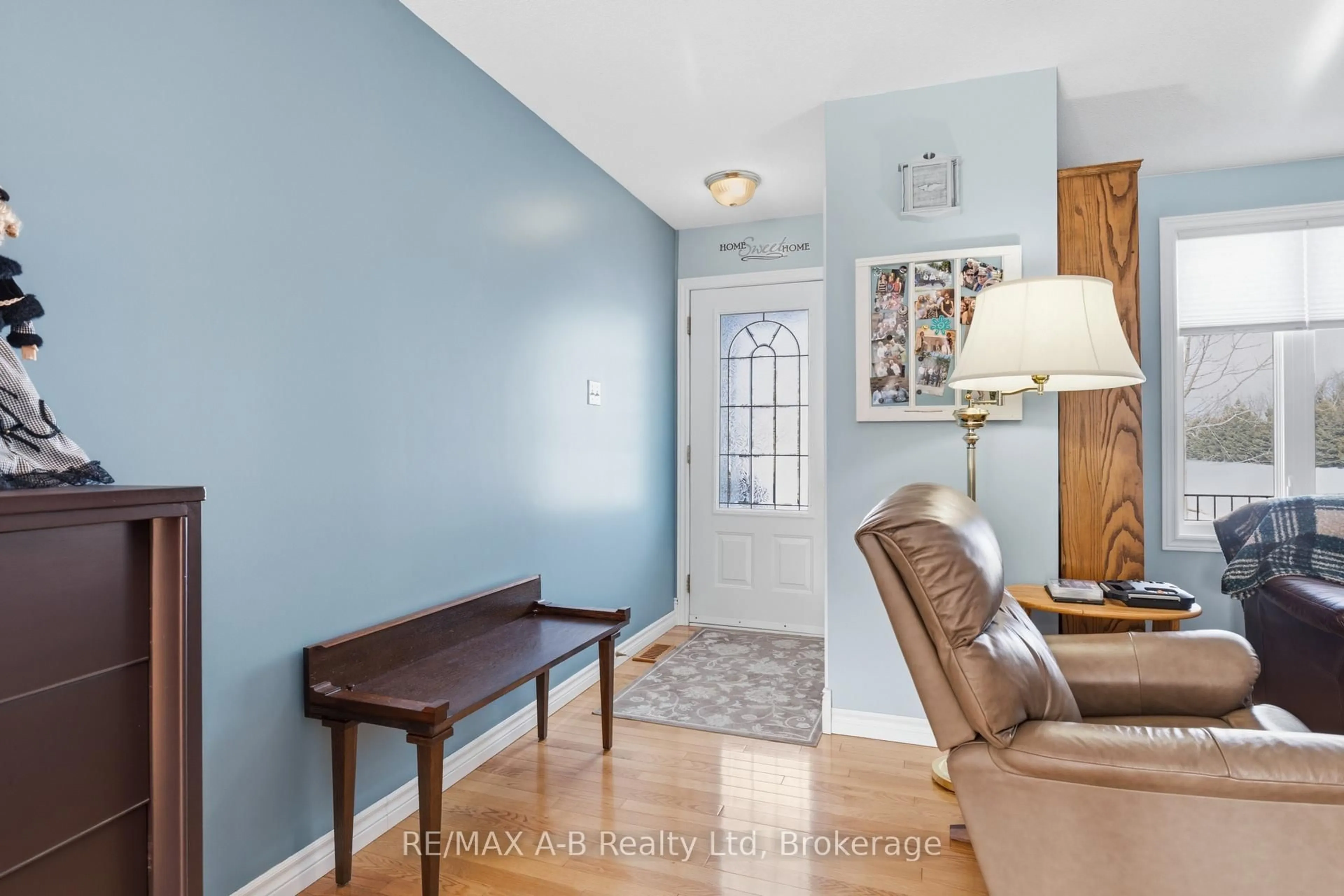 Indoor entryway for 815 O'Loane Ave, Stratford Ontario N5A 6S6