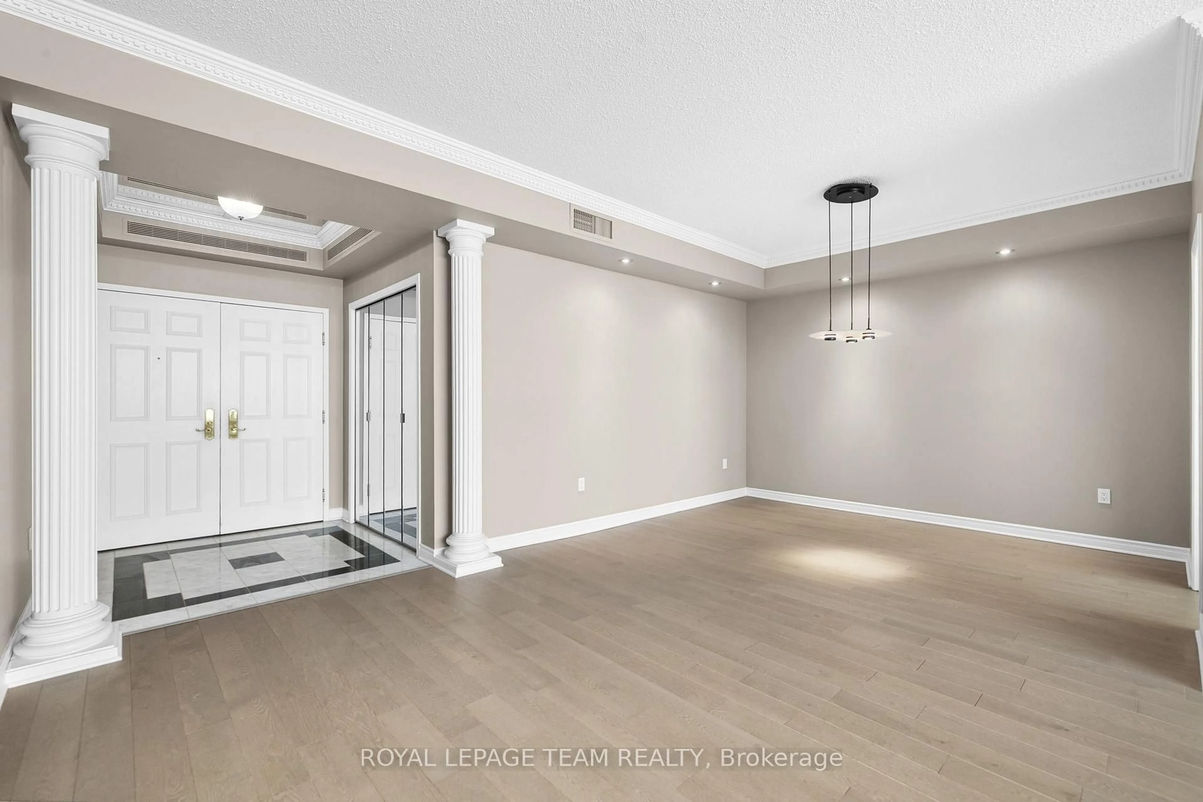 Unknown for 1480 Riverside Dr #1803, Ottawa Ontario K1G 5H2