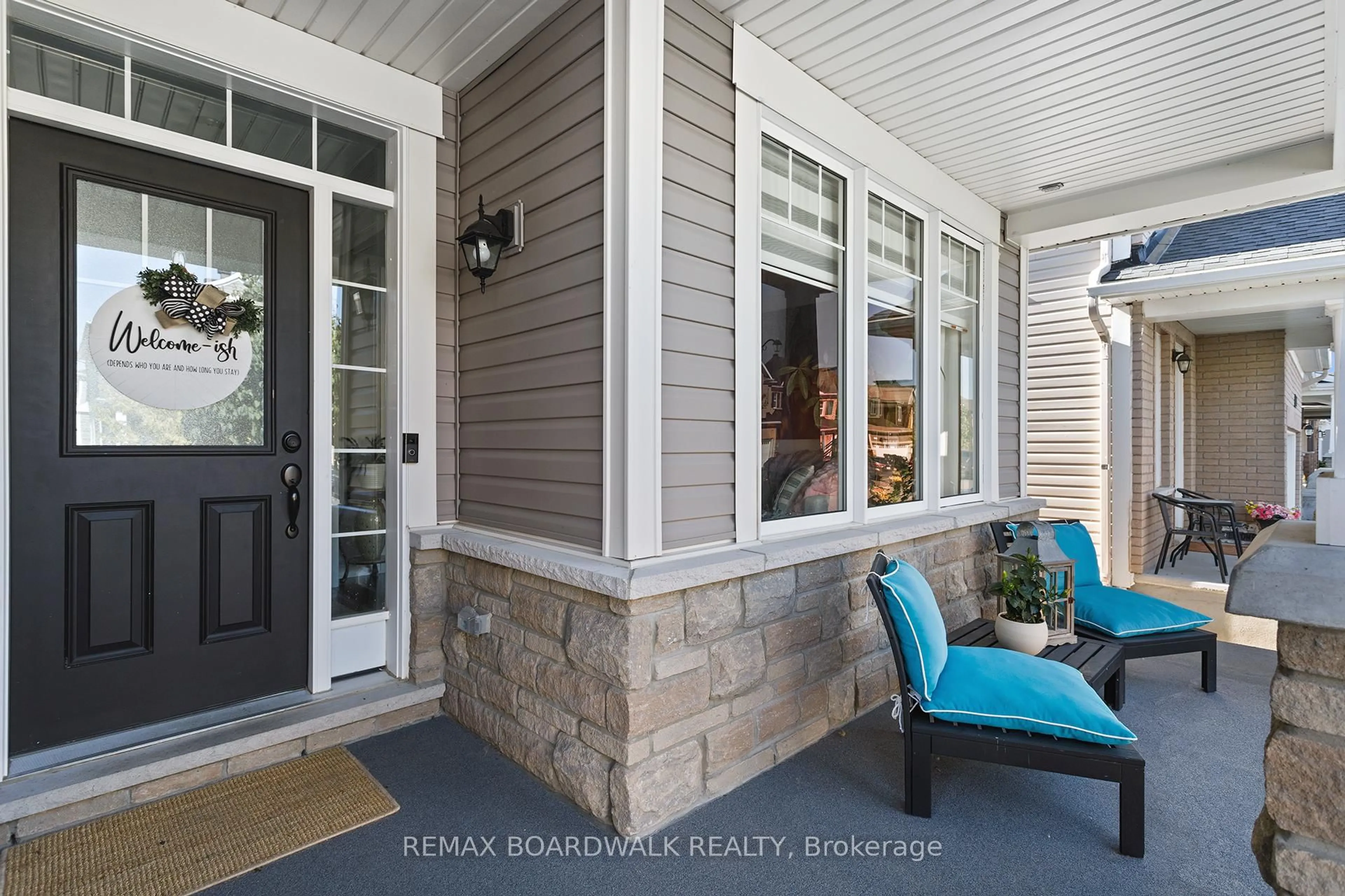Indoor entryway for 353 Sweetclover Way, Ottawa Ontario K4A 1E6