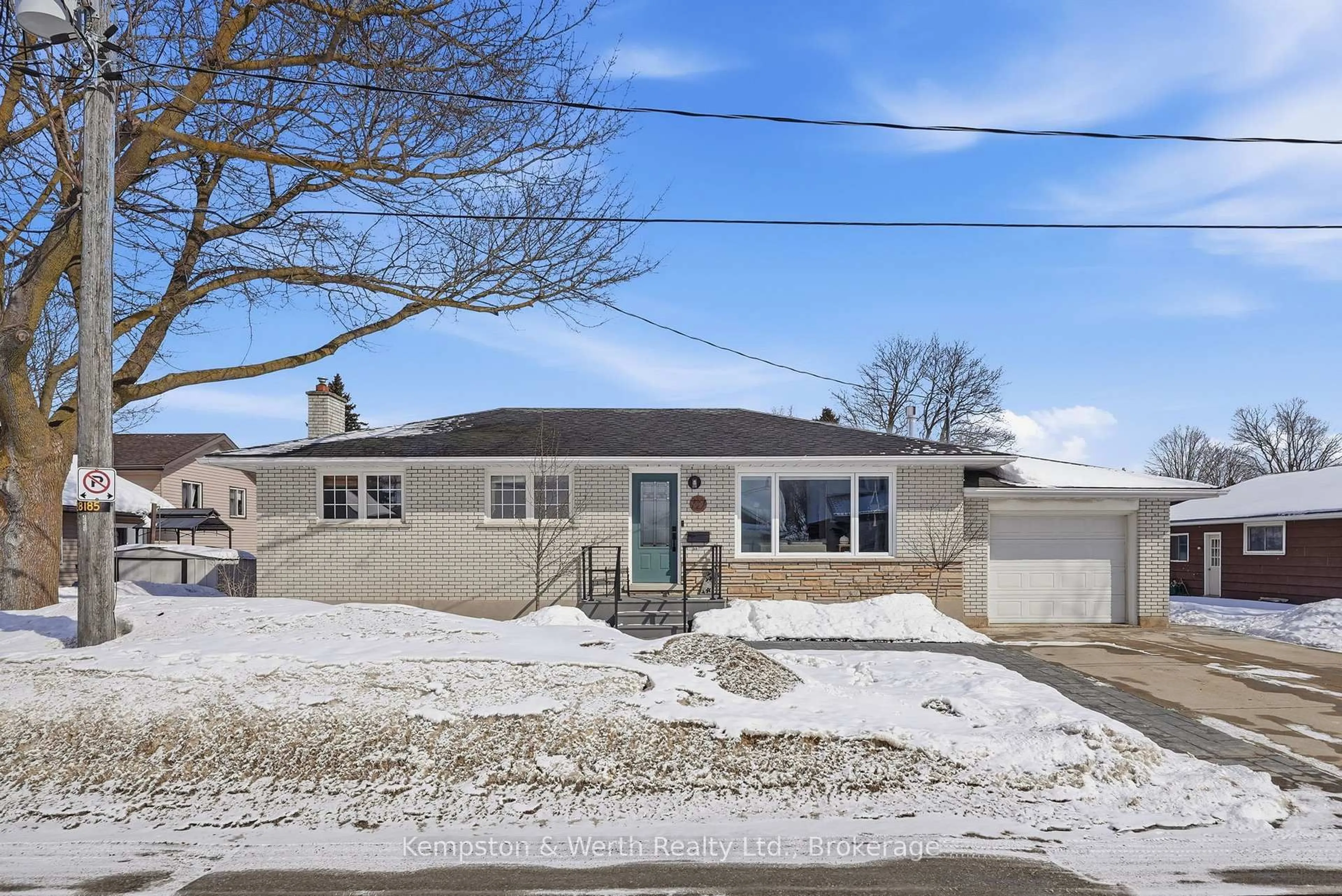 Unknown for 727 Palace St, North Perth Ontario N4W 2R8