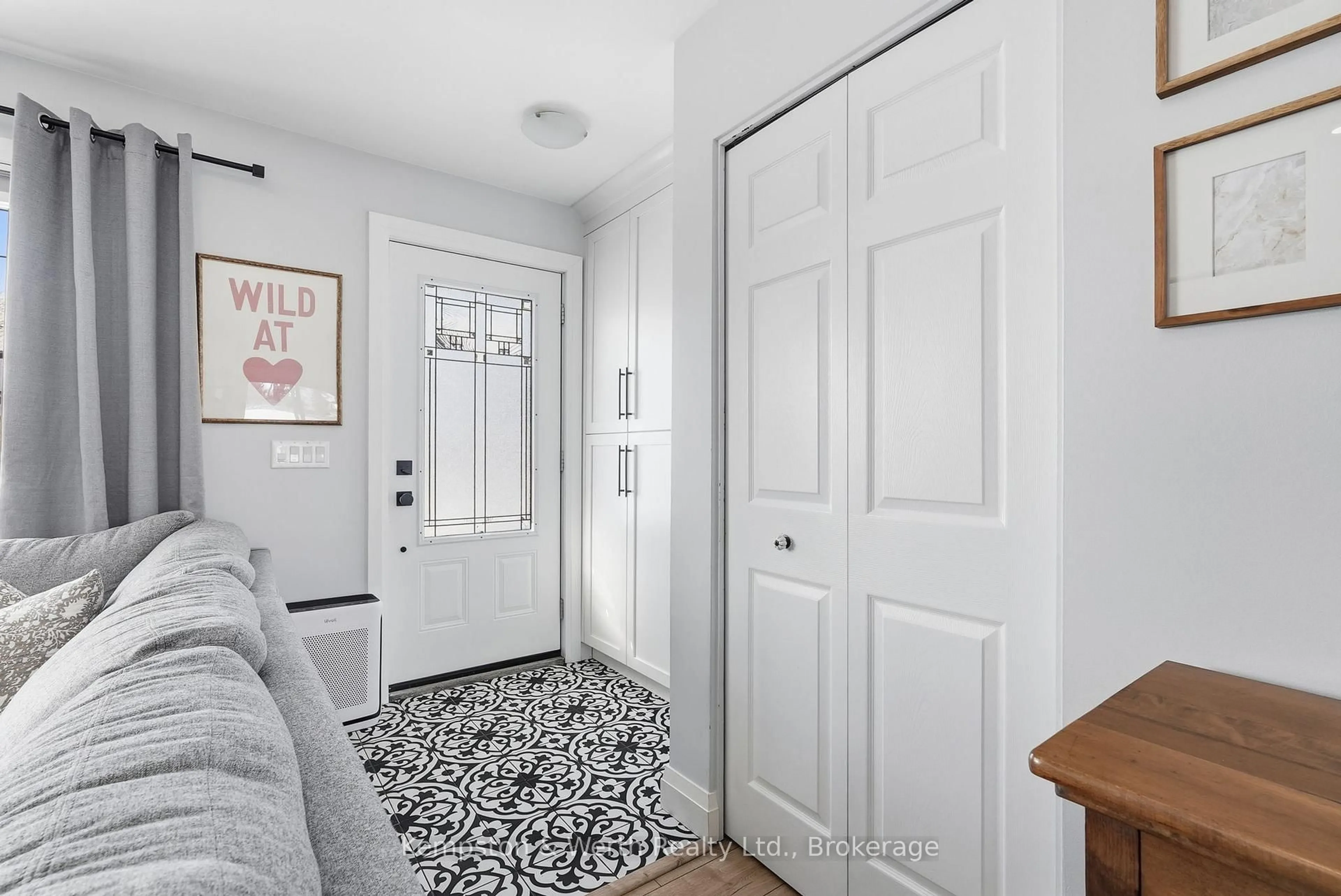 Indoor entryway for 727 Palace St, North Perth Ontario N4W 2R8