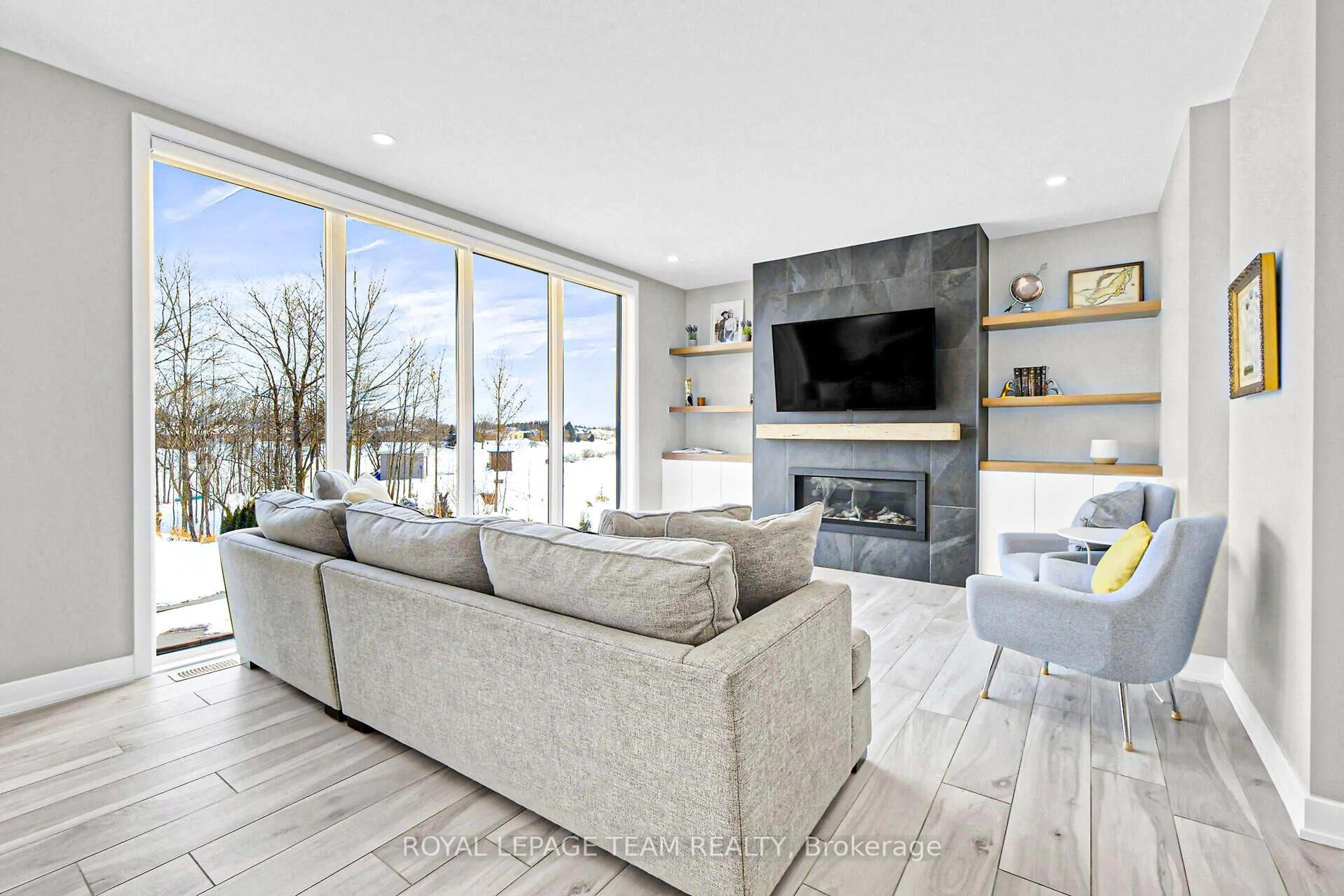 Living room with furniture, unknown for 504 Barrage St, Casselman Ontario K0A 1M0