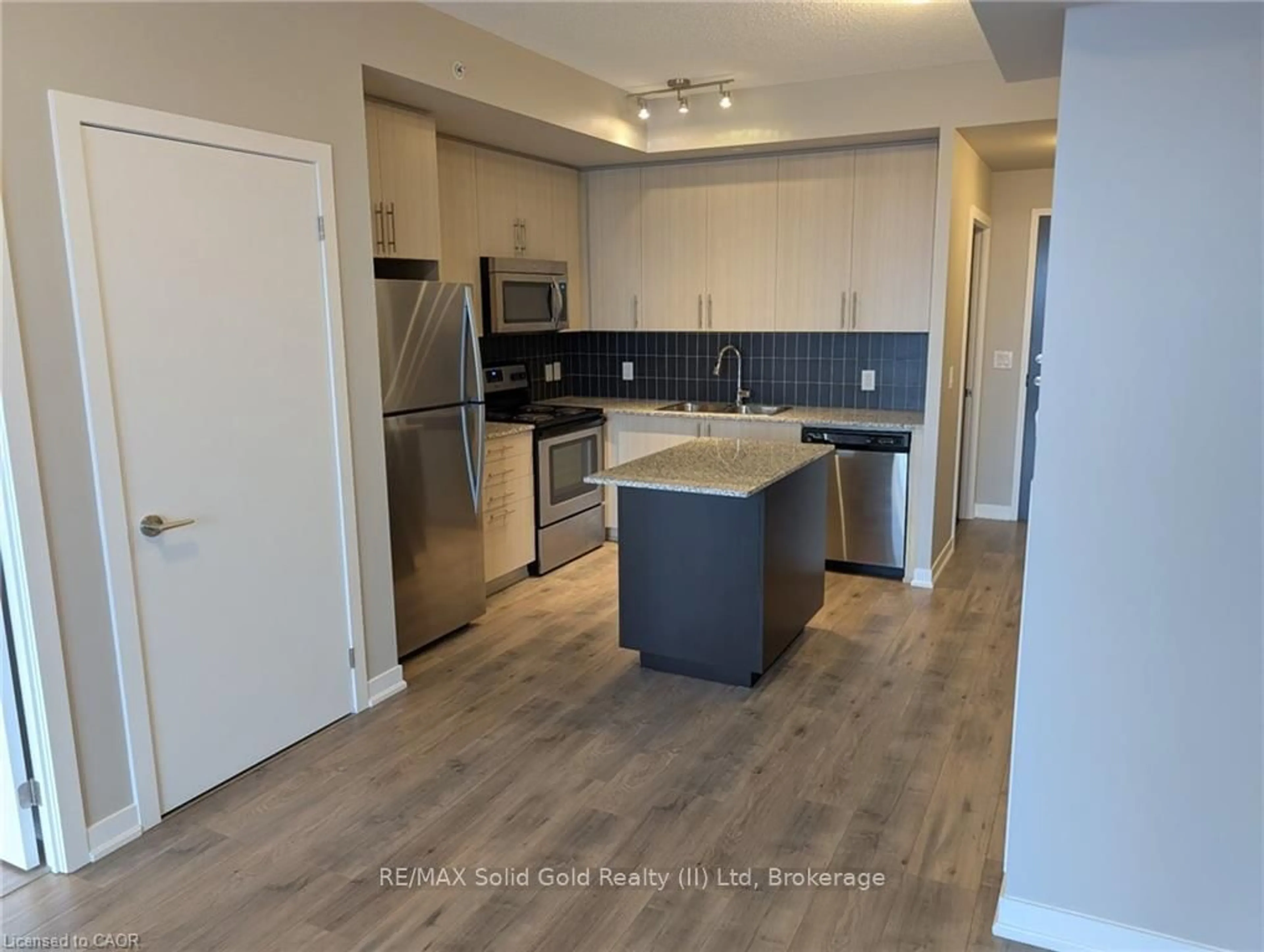 Open concept kitchen, wood/laminate floor for 85 Duke St #703, Kitchener Ontario N2H 4Y7