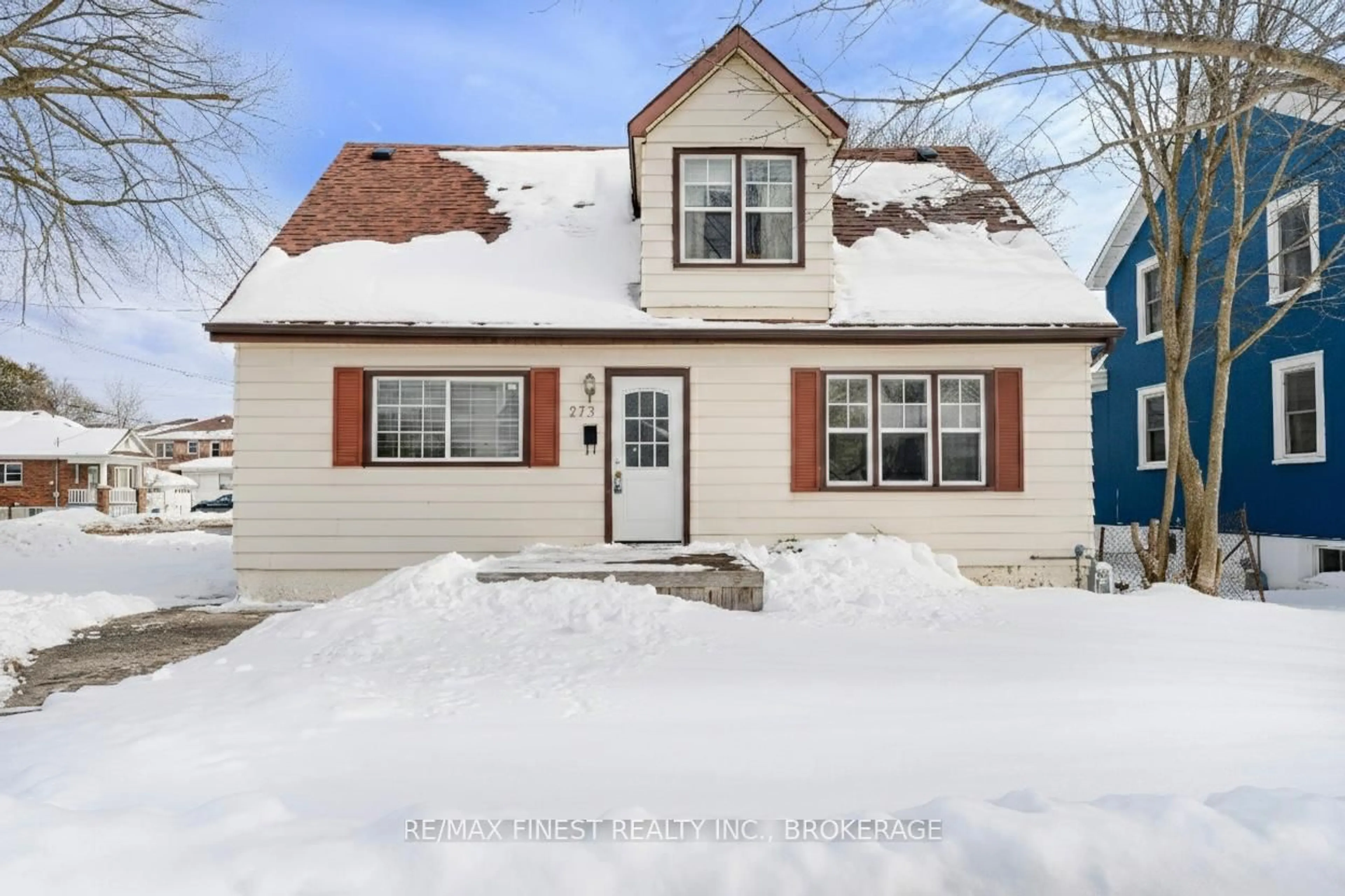 Home with vinyl exterior material, street for 273 College St, Kingston Ontario K7L 4M1