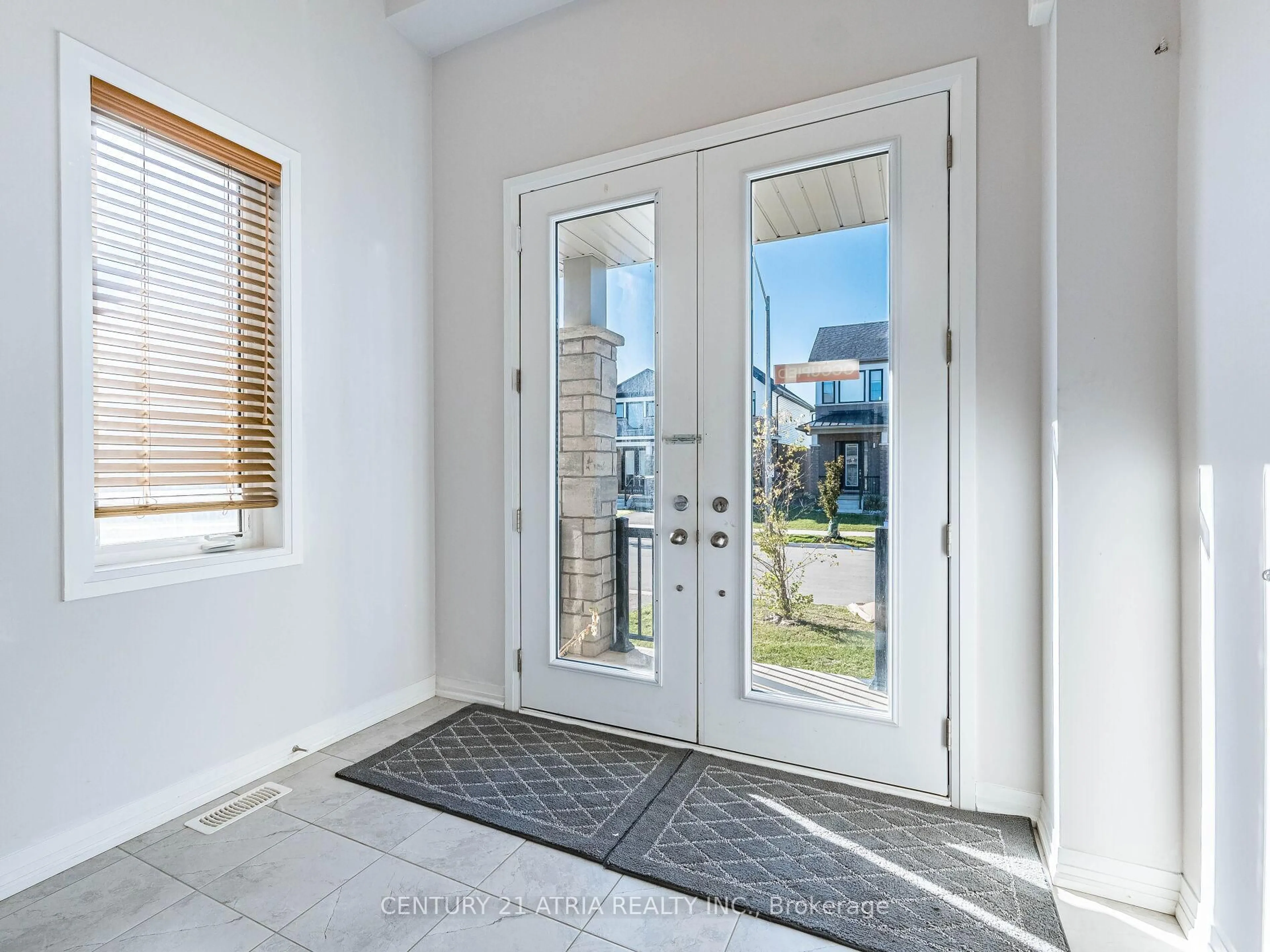 Indoor entryway for 60 Yale Dr, Hamilton Ontario L0R 1W0