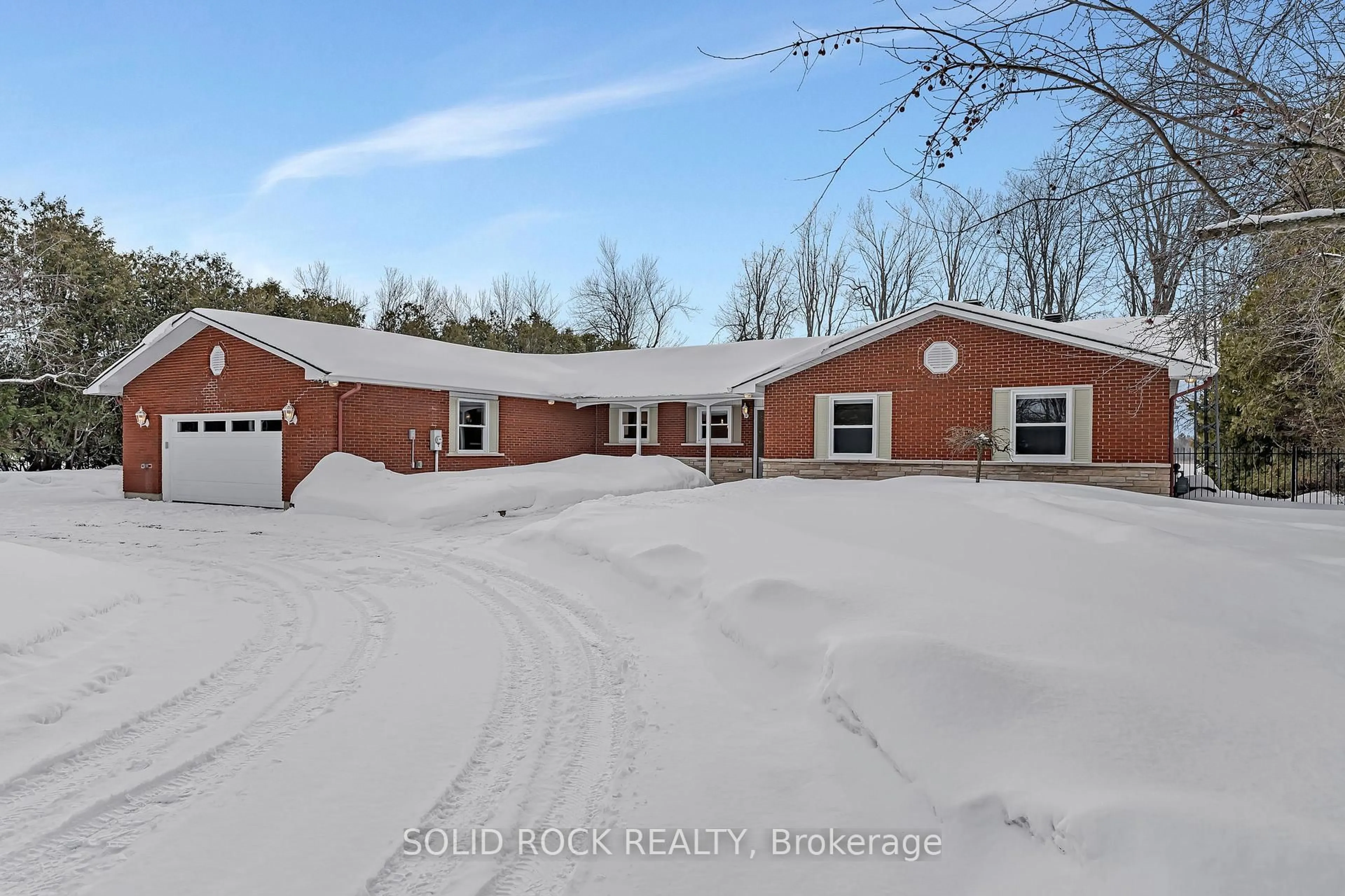 A pic from outside/outdoor area/front of a property/back of a property/a pic from drone, building for 3710 River Rd, North Grenville Ontario K4M 1B4