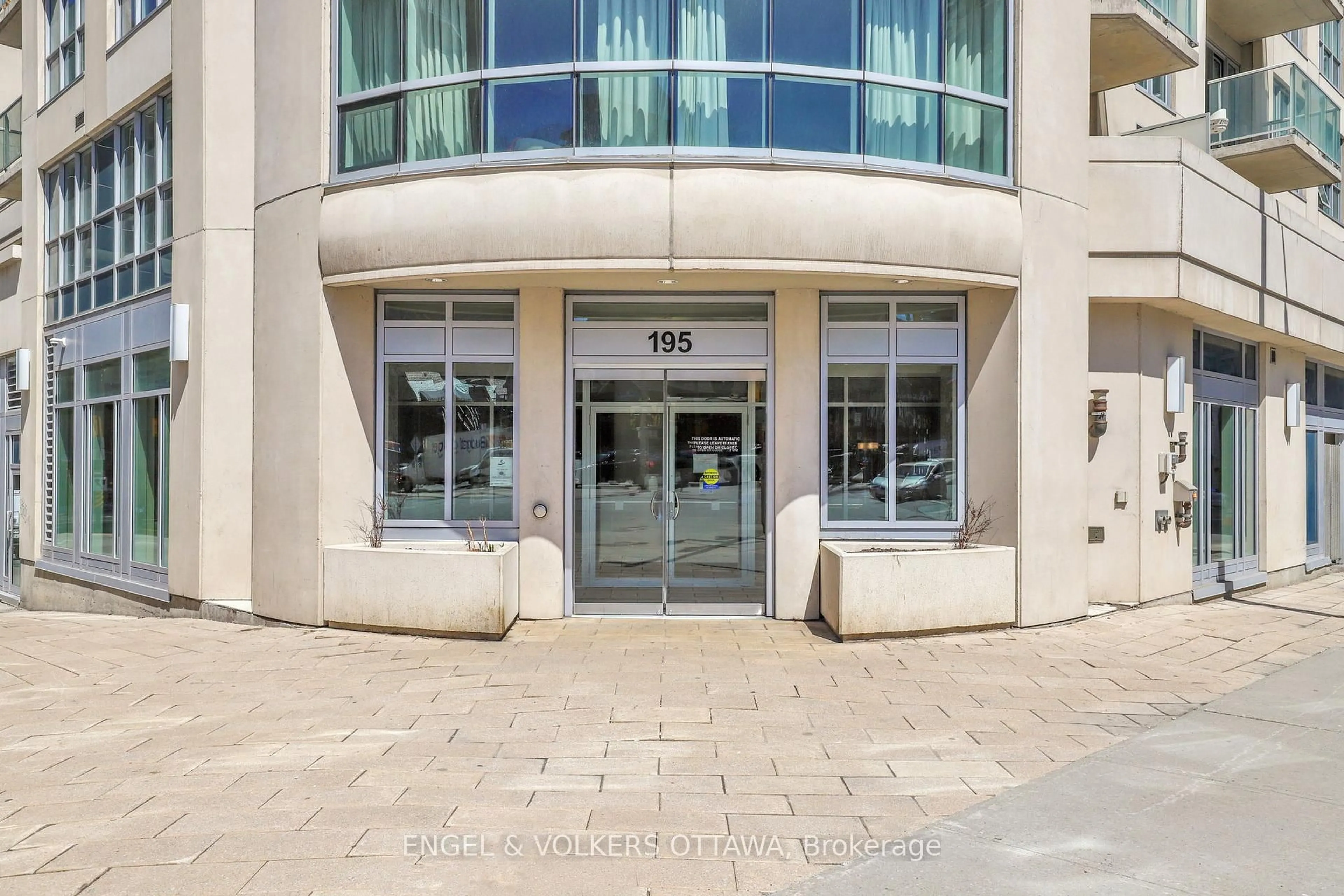 Indoor foyer for 195 Besserer St #202, Ottawa Ontario K1N 0B6
