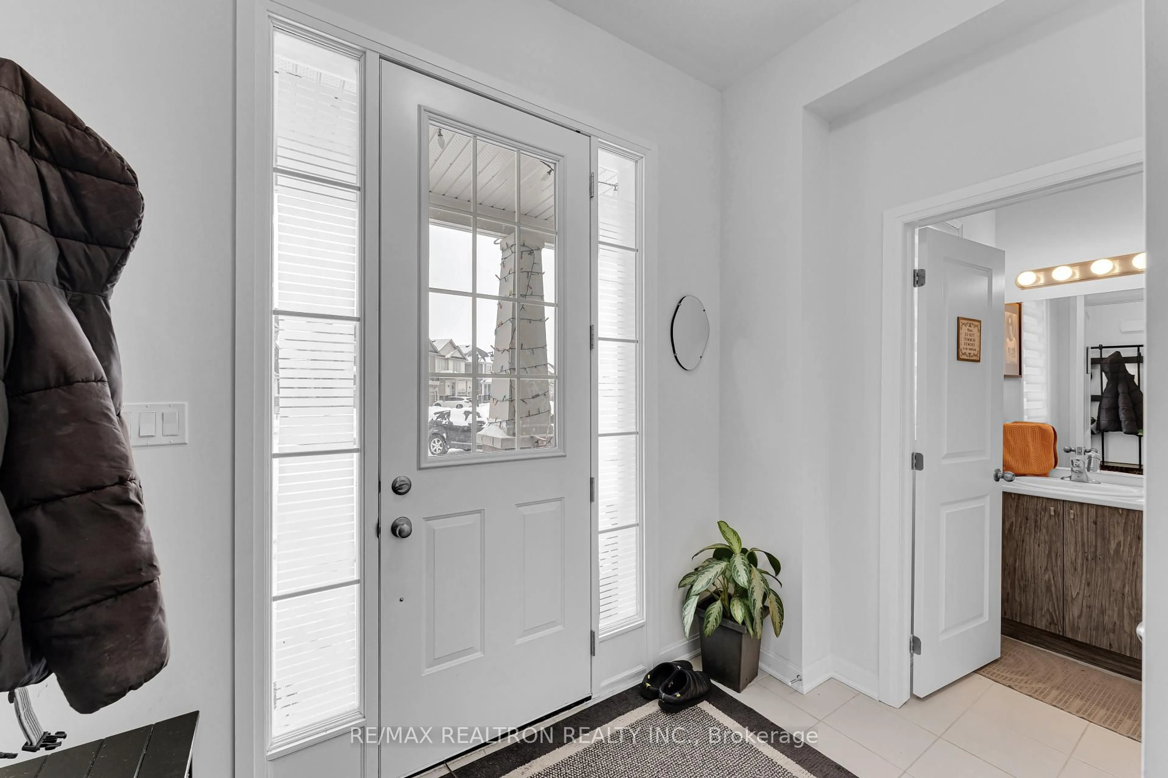 Indoor entryway for 74 Golf Links Dr, Loyalist Ontario K0H 0B4