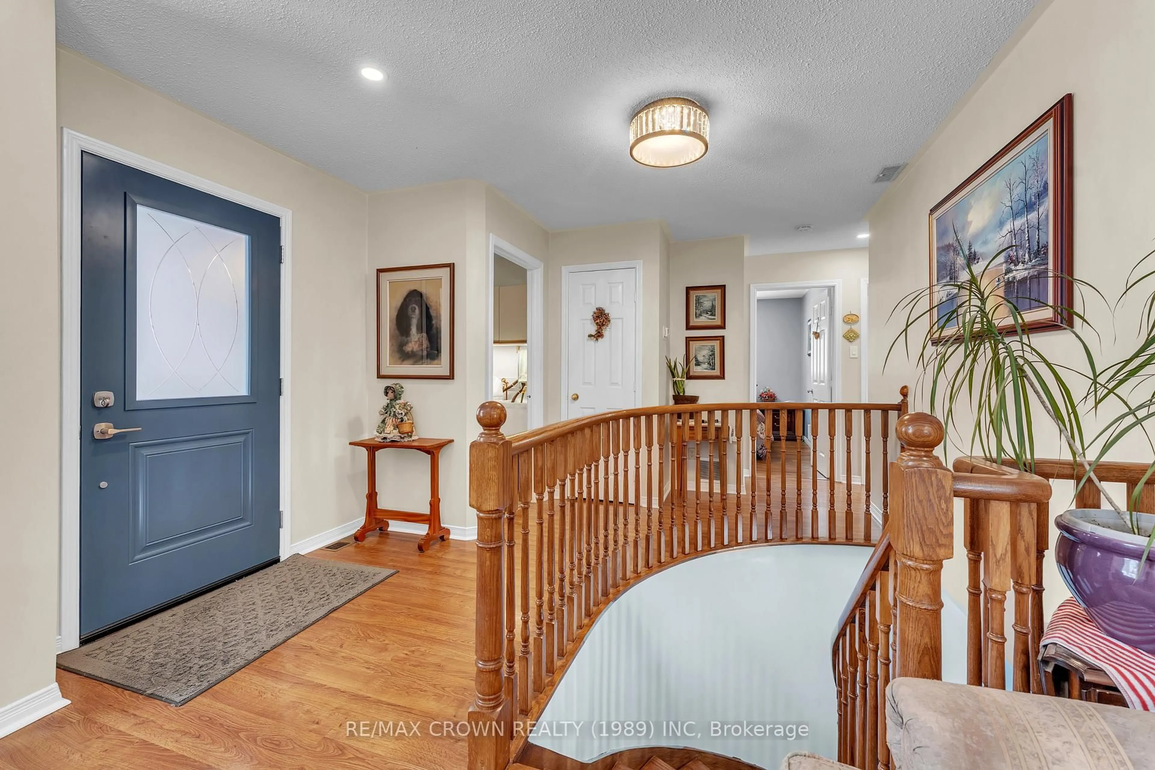 Indoor entryway for 32 Edgar St, Sundridge Ontario P0A 1Z0