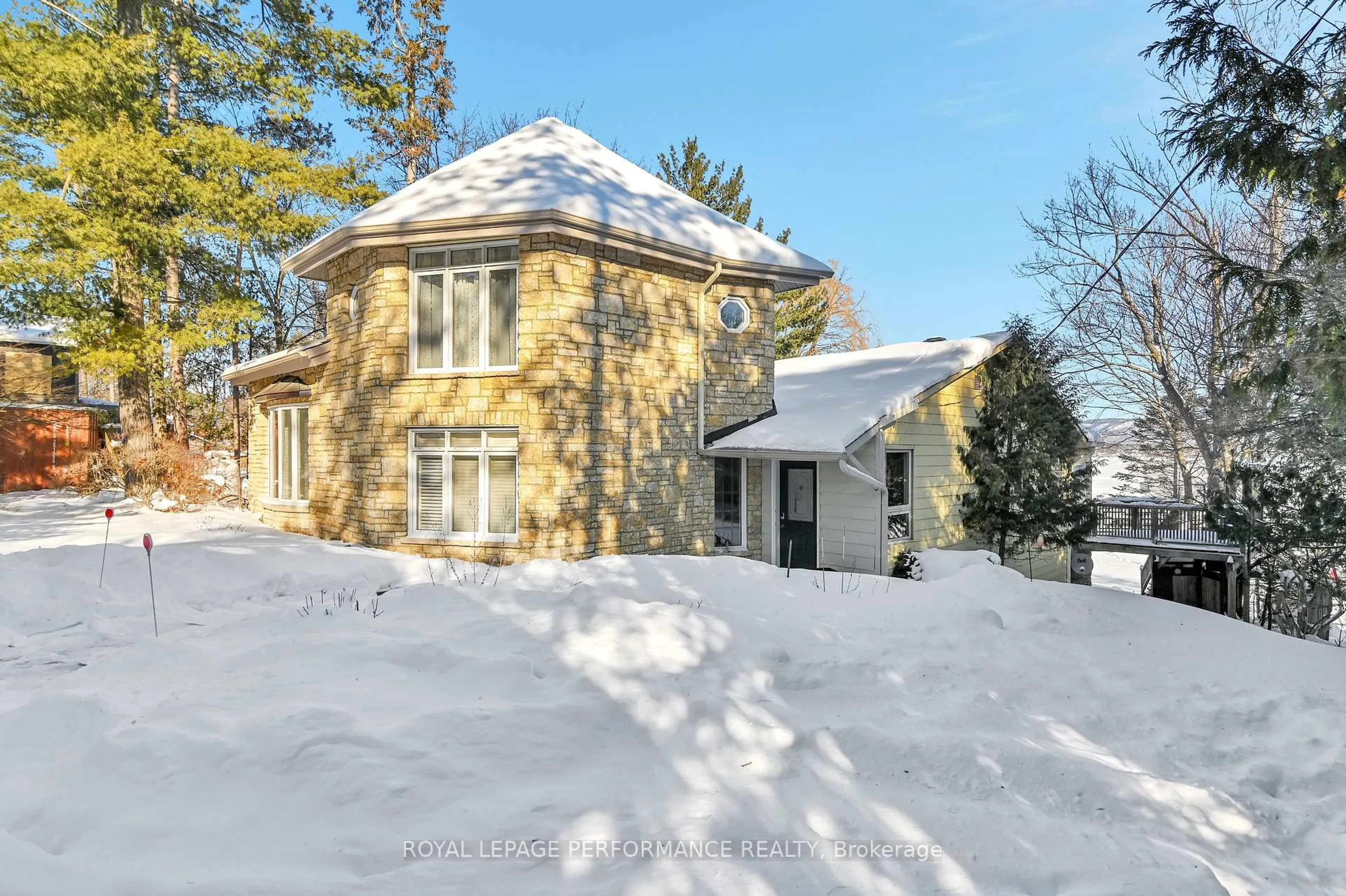 A pic from outside/outdoor area/front of a property/back of a property/a pic from drone, street for 4004 Armitage Ave, Ottawa Ontario K0A 1T0