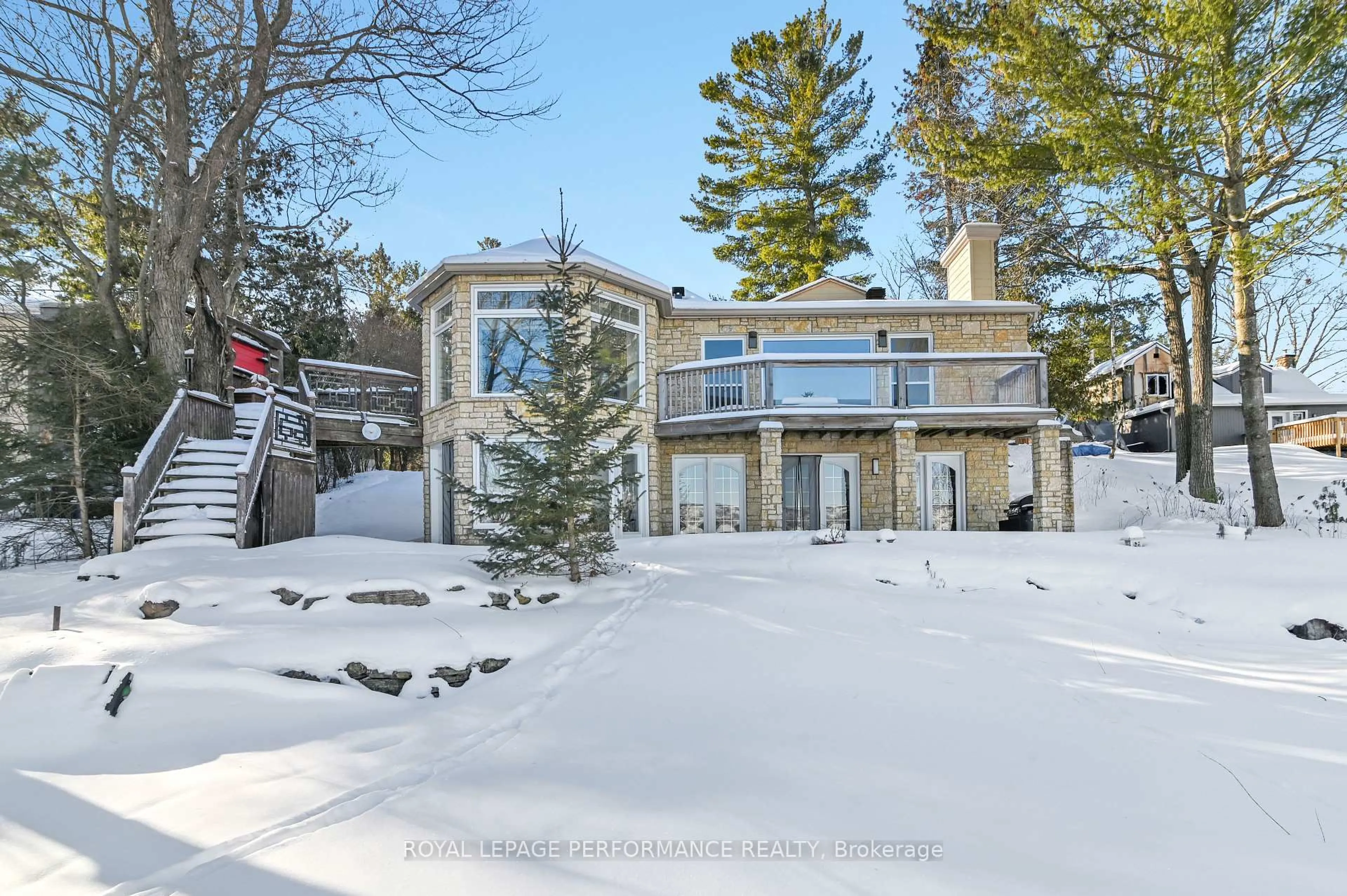 A pic from outside/outdoor area/front of a property/back of a property/a pic from drone, unknown for 4004 Armitage Ave, Ottawa Ontario K0A 1T0