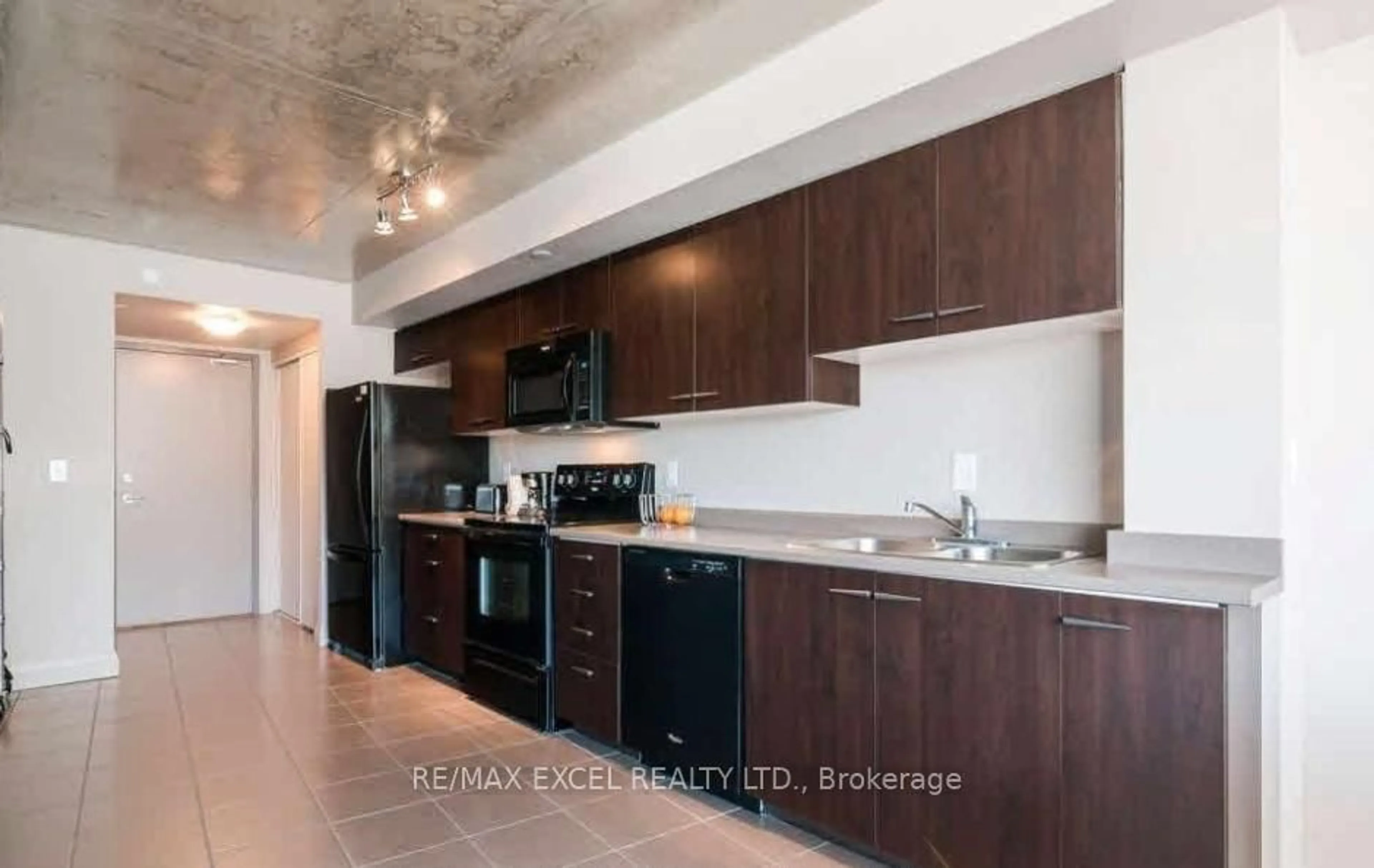 Standard kitchen, unknown for 121 Queen St #613, Kingston Ontario K7K 0G6