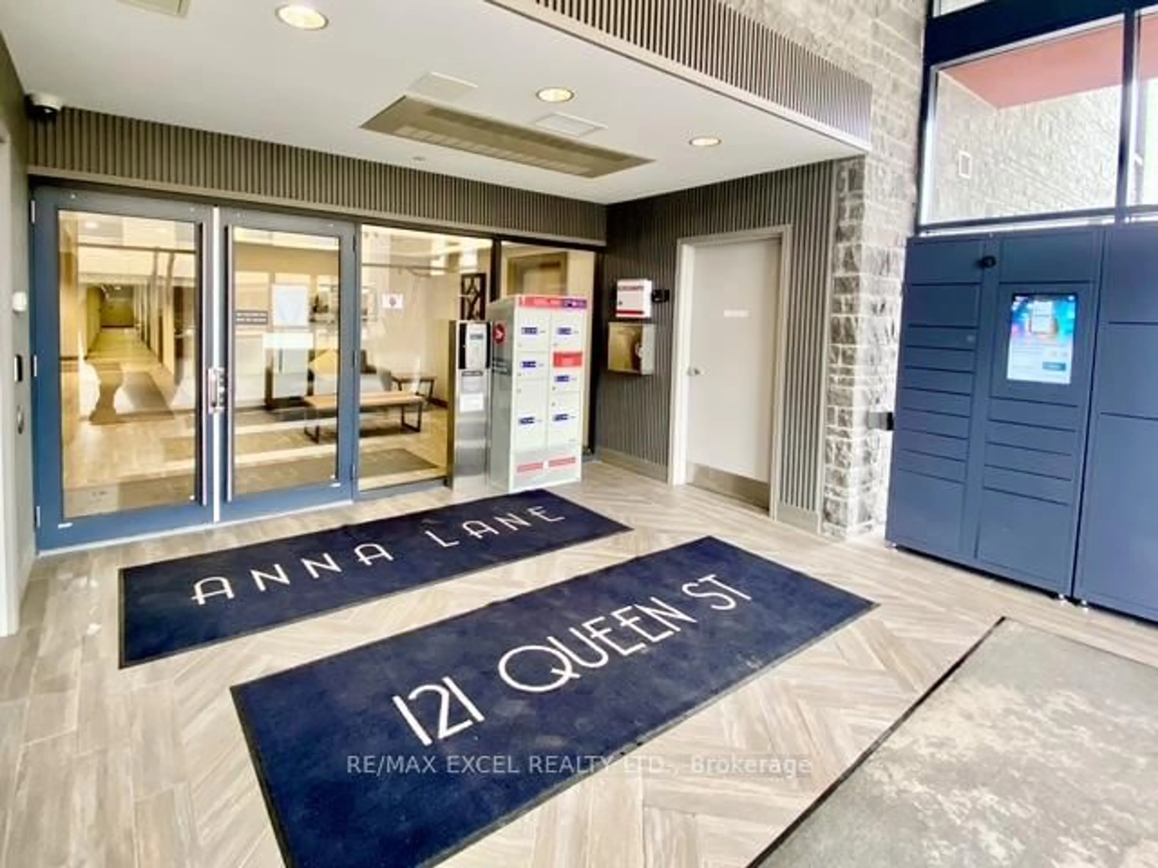 Indoor foyer for 121 Queen St #613, Kingston Ontario K7K 0G6