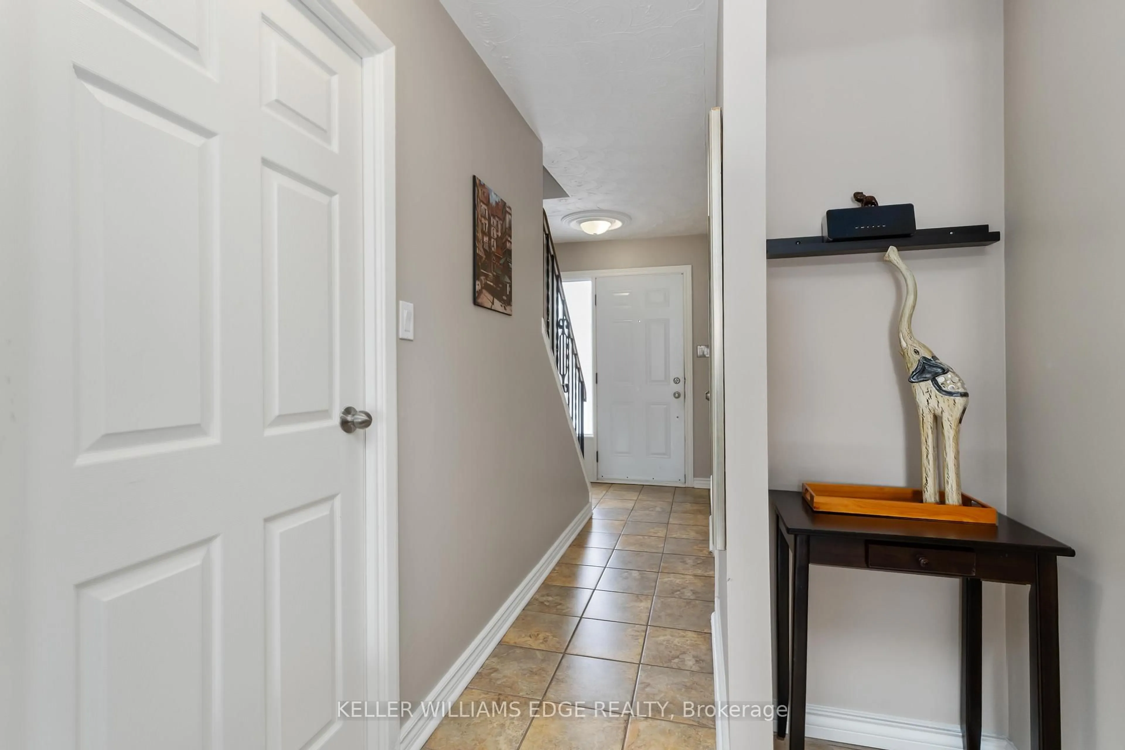 Indoor entryway for 300 Rexford Dr #22, Hamilton Ontario L8W 1P5