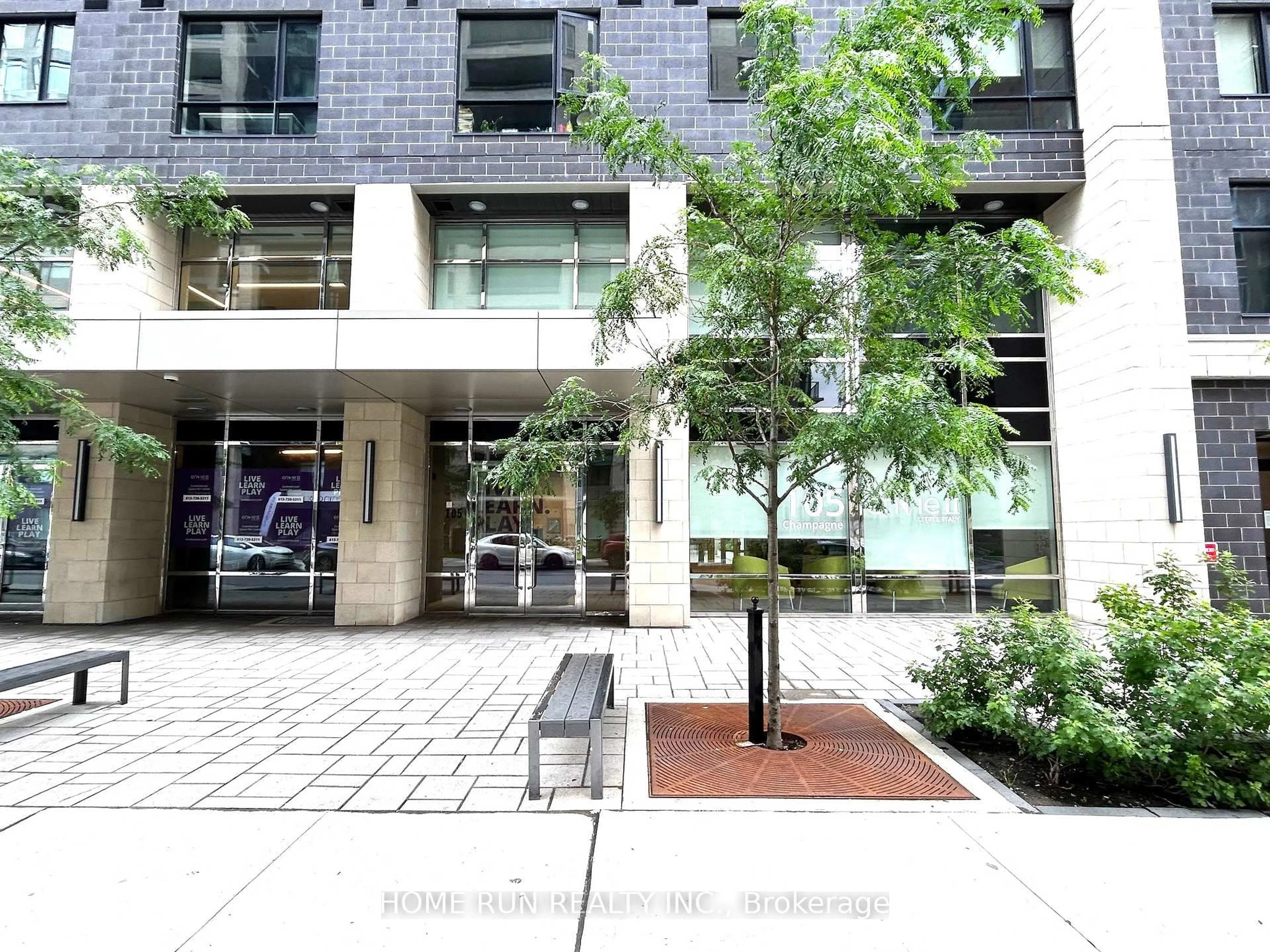 Indoor foyer for 105 Champagne Ave #1817, Ottawa Ontario K1S 4P3