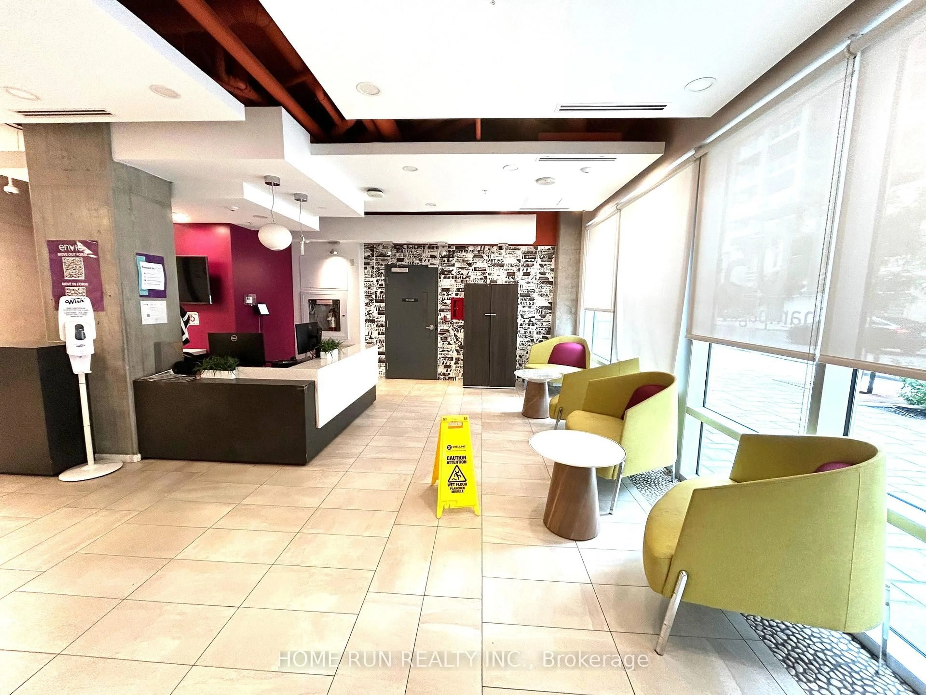 Lobby for 105 Champagne Ave #1817, Ottawa Ontario K1S 4P3