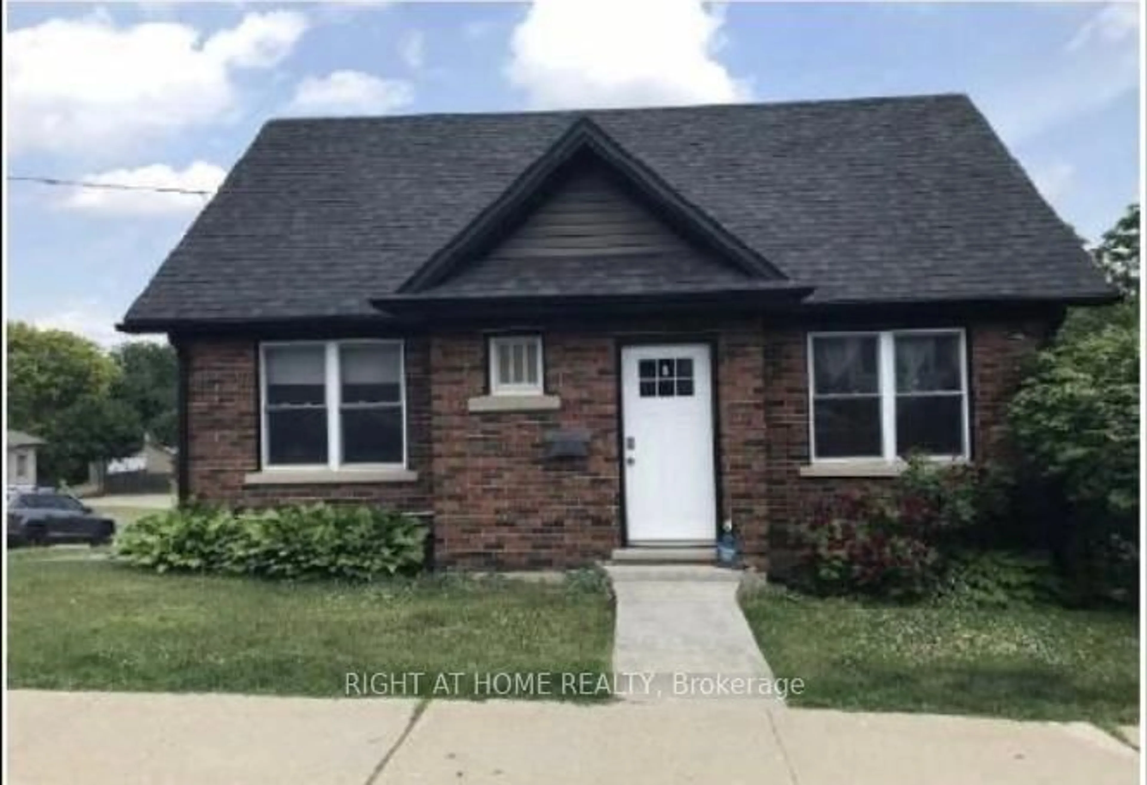 Home with brick exterior material, street for 38 Washington St, Brant Ontario N3L 2A7