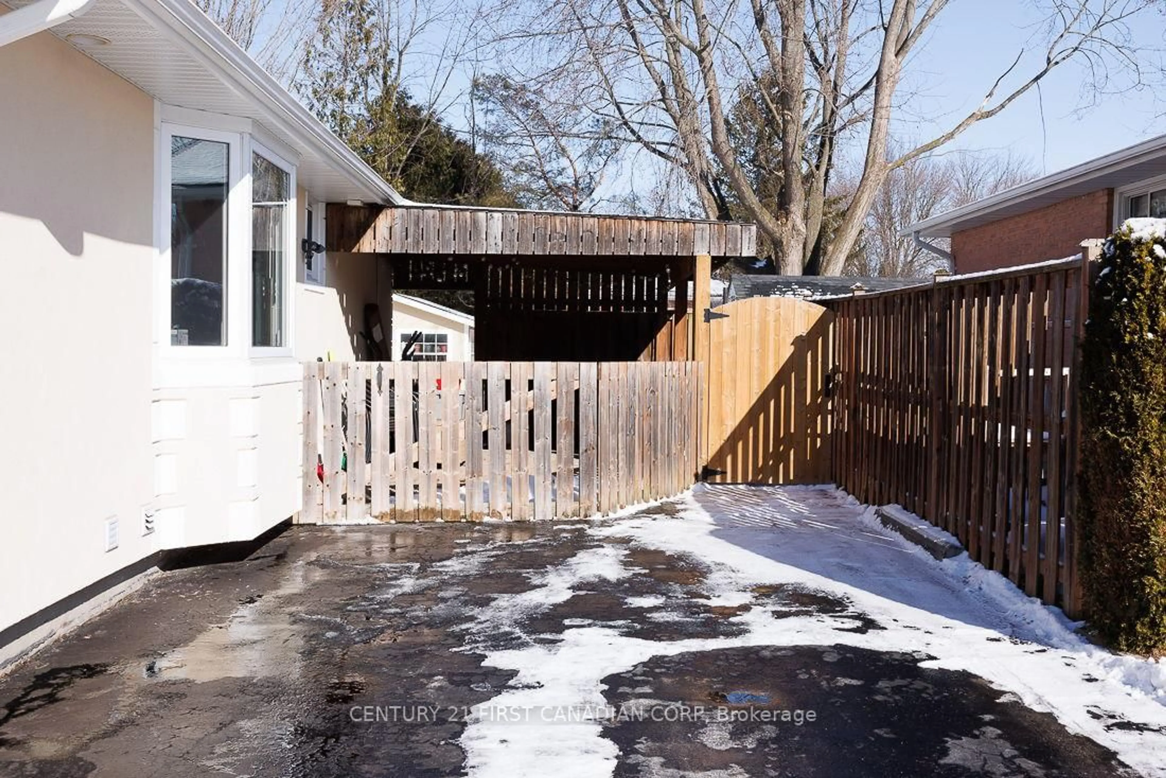 Patio, street for 80 Brunswick Ave, London North Ontario N6G 3K8