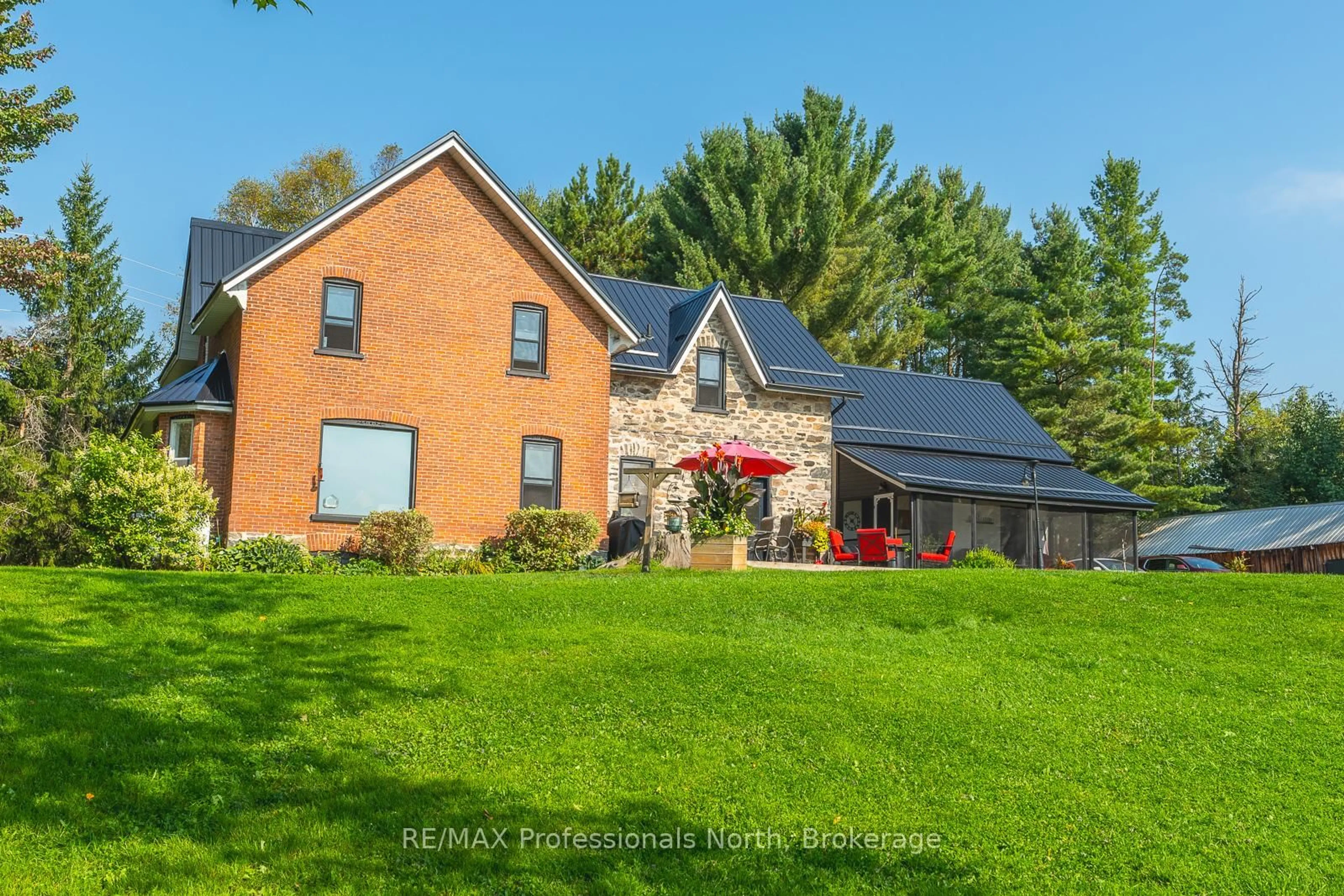 Home with brick exterior material, unknown for 4718 County Rd 21 Rd, Dysart et al Ontario K0M 1S0