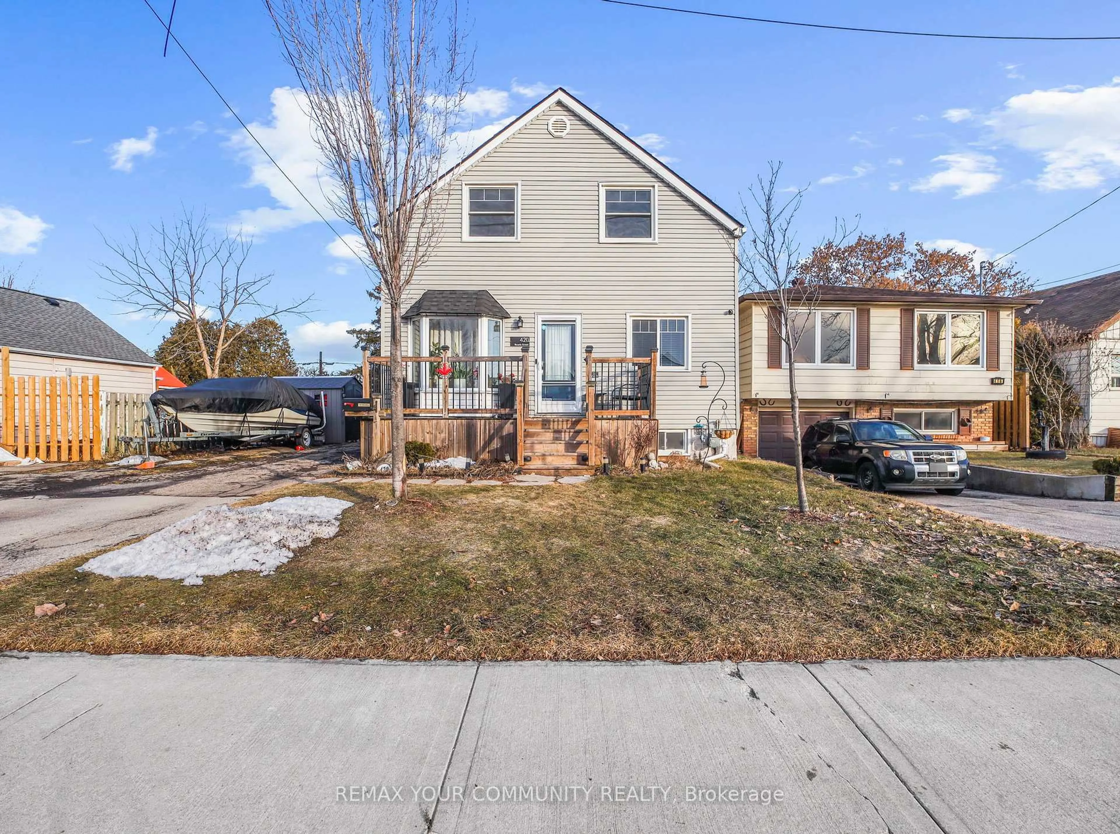 A pic from outside/outdoor area/front of a property/back of a property/a pic from drone, street for 420 Waverly St, Hamilton Ontario L8H 6R4