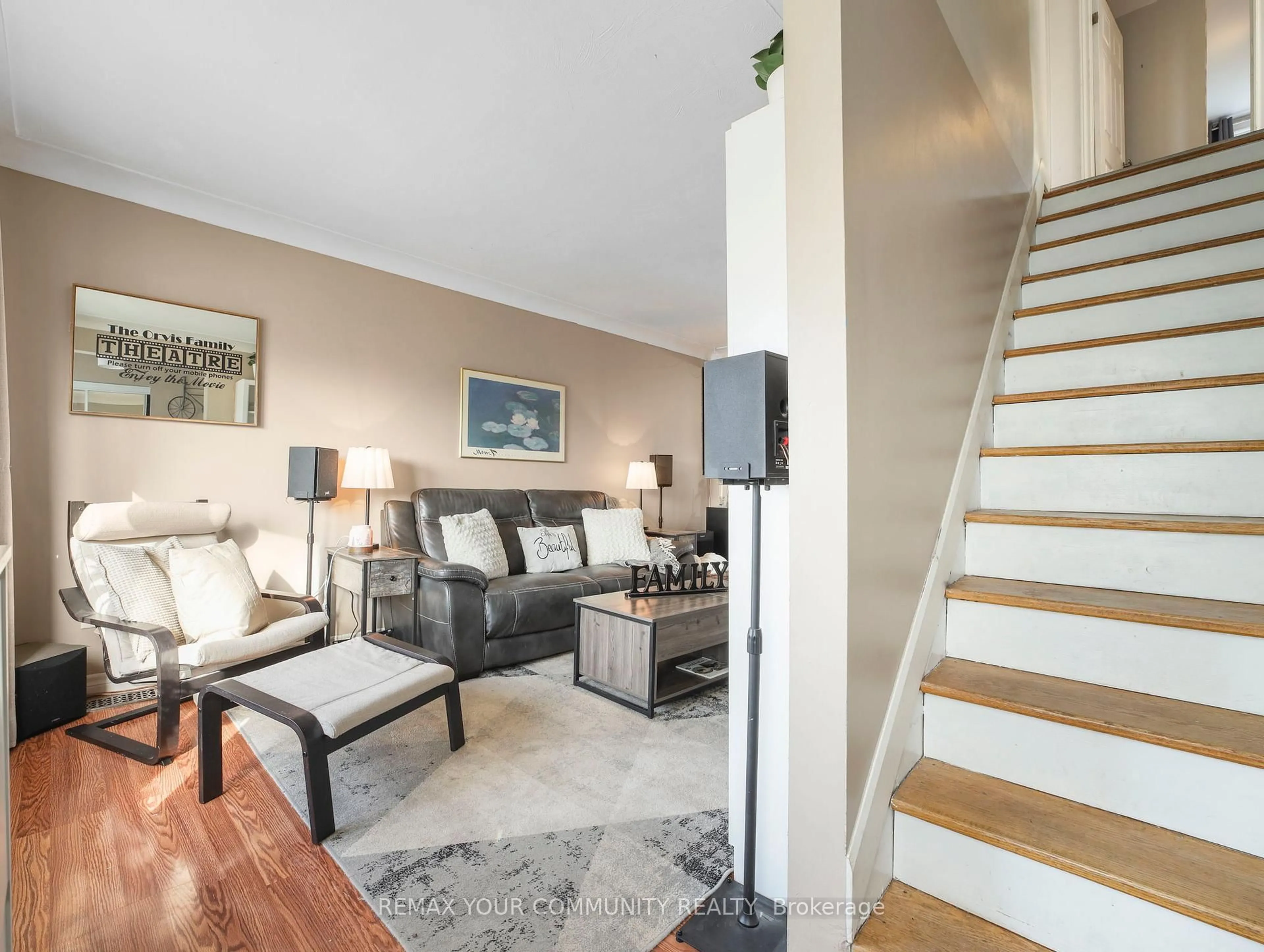 Living room with furniture, unknown for 420 Waverly St, Hamilton Ontario L8H 6R4