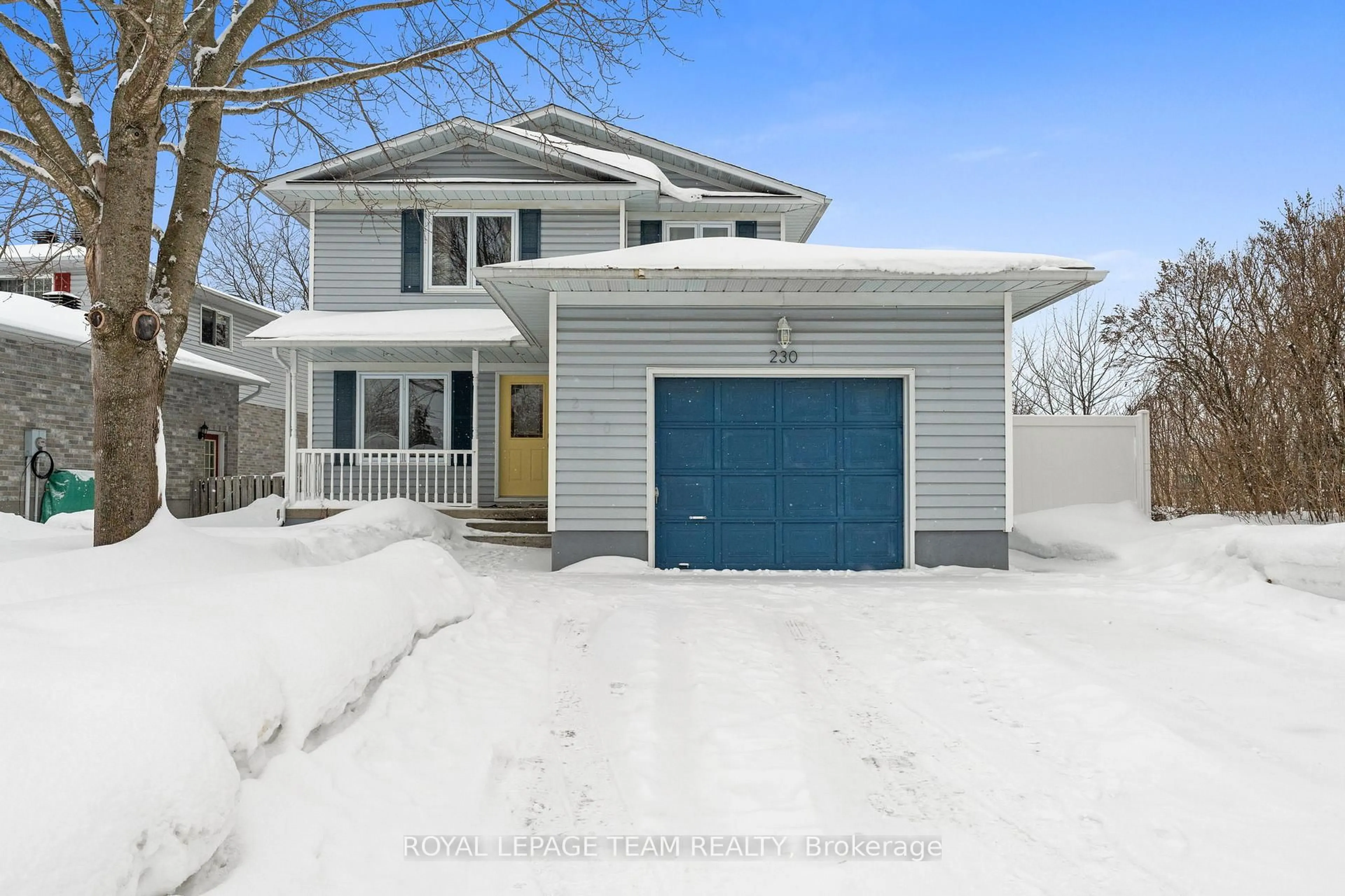 Home with vinyl exterior material, street for 230 Allan St, Smiths Falls Ontario K7A 5E9