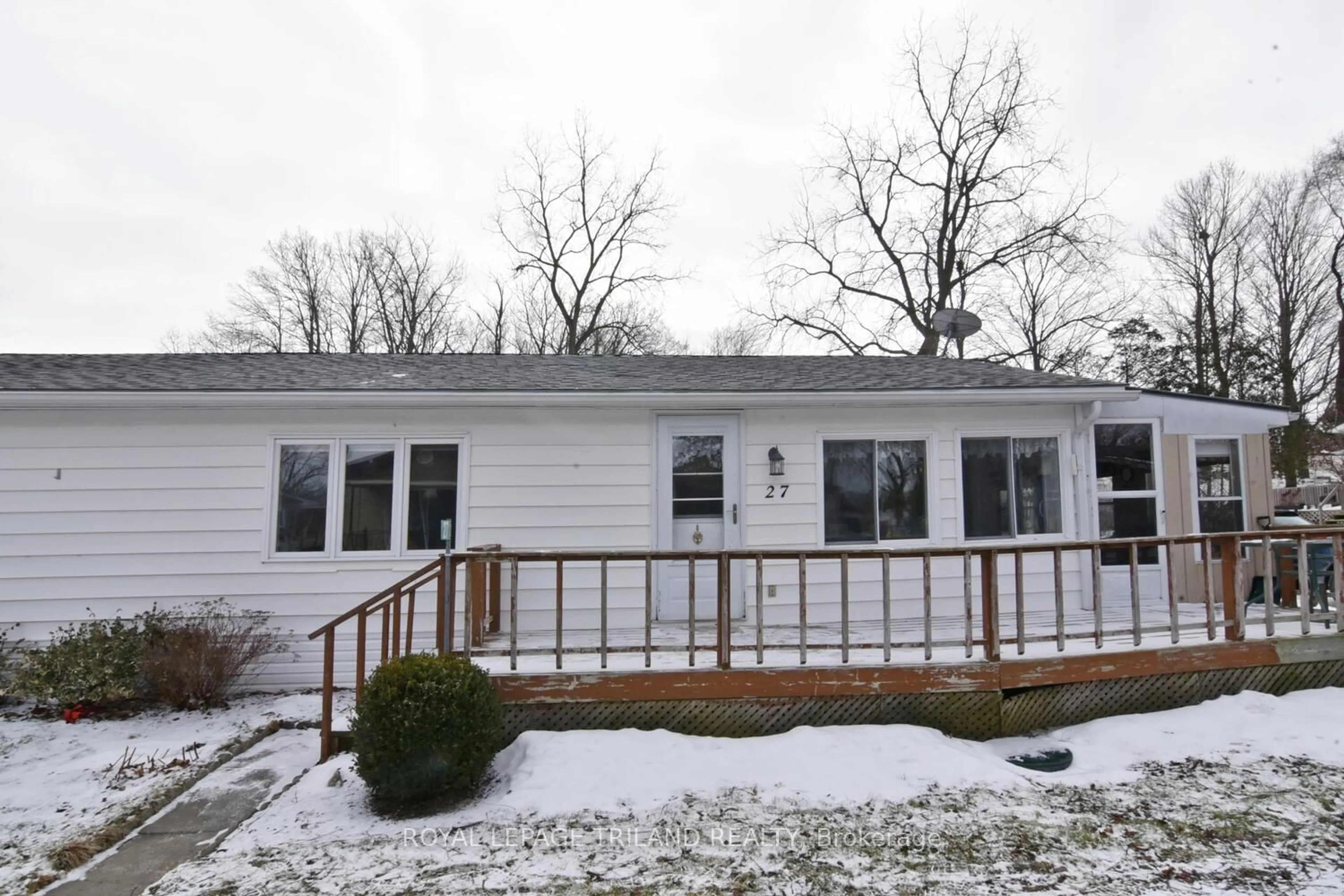 Home with vinyl exterior material, unknown for 9385 Ipperwash Rd #27, Lambton Shores Ontario N0N 1J3