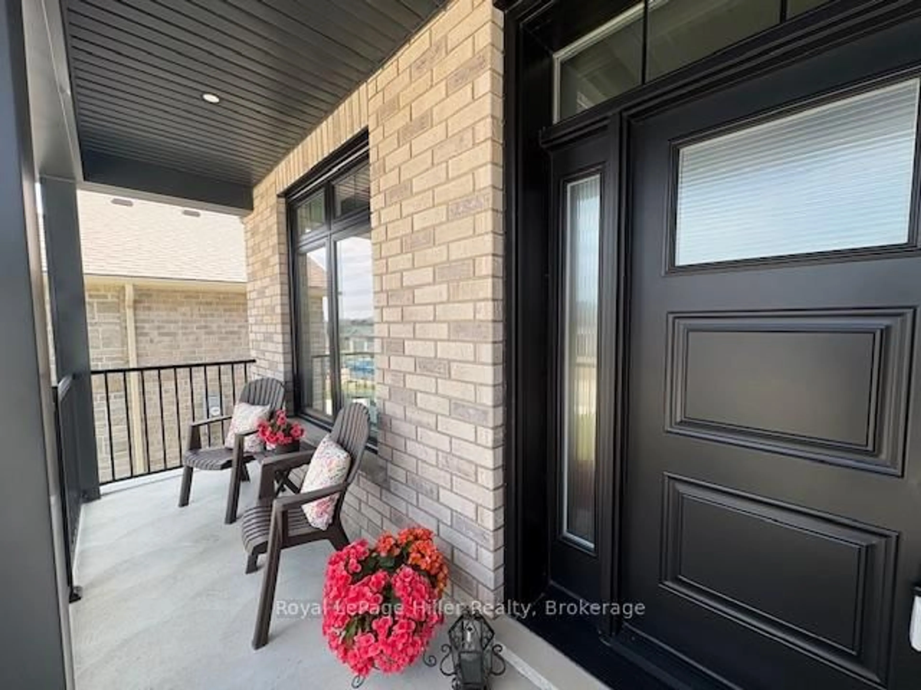 Indoor entryway for 125 Pugh St, Perth East Ontario N0K 1M0