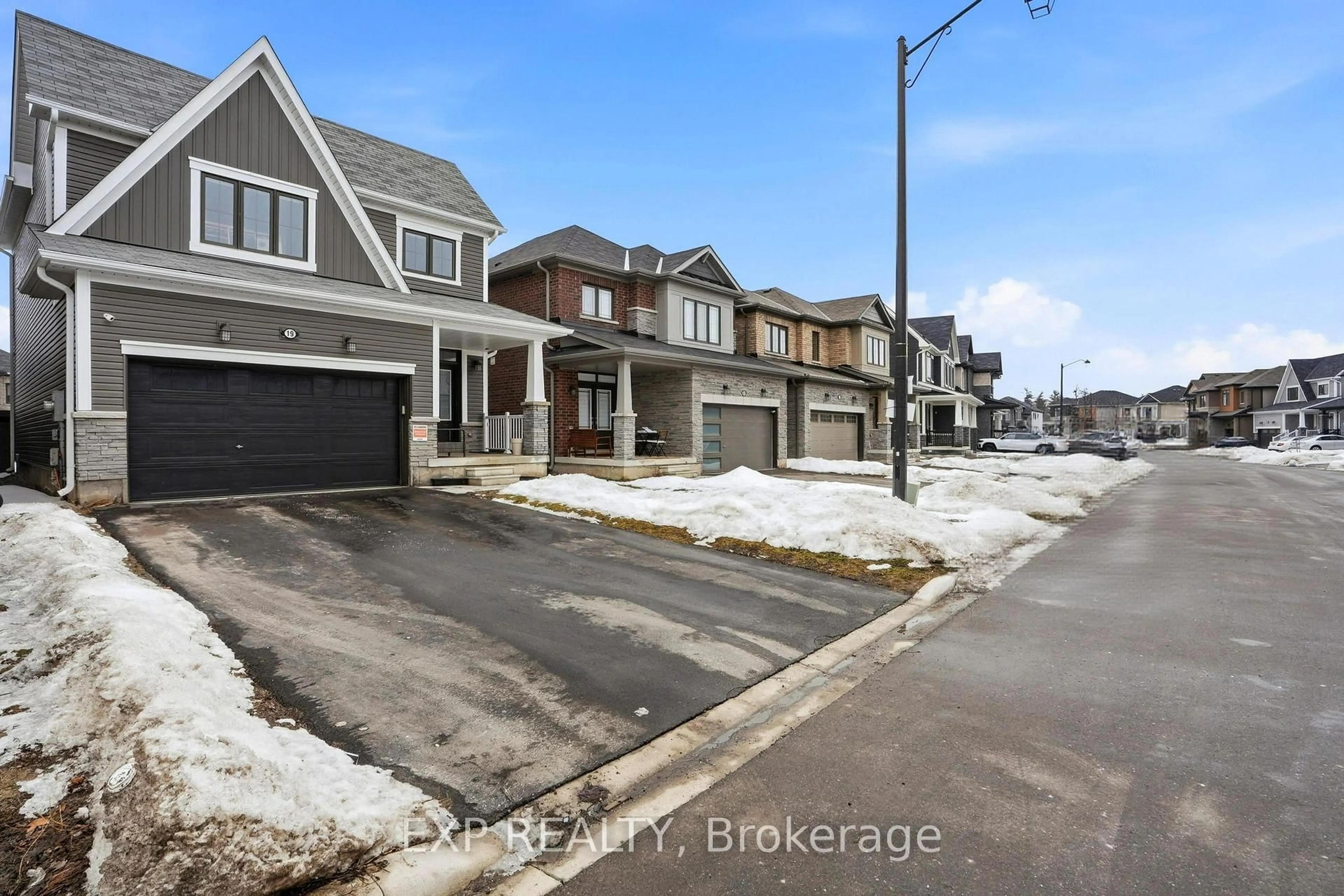 A pic from outside/outdoor area/front of a property/back of a property/a pic from drone, street for 19 Hawick Cres, Haldimand Ontario N3W 0G5