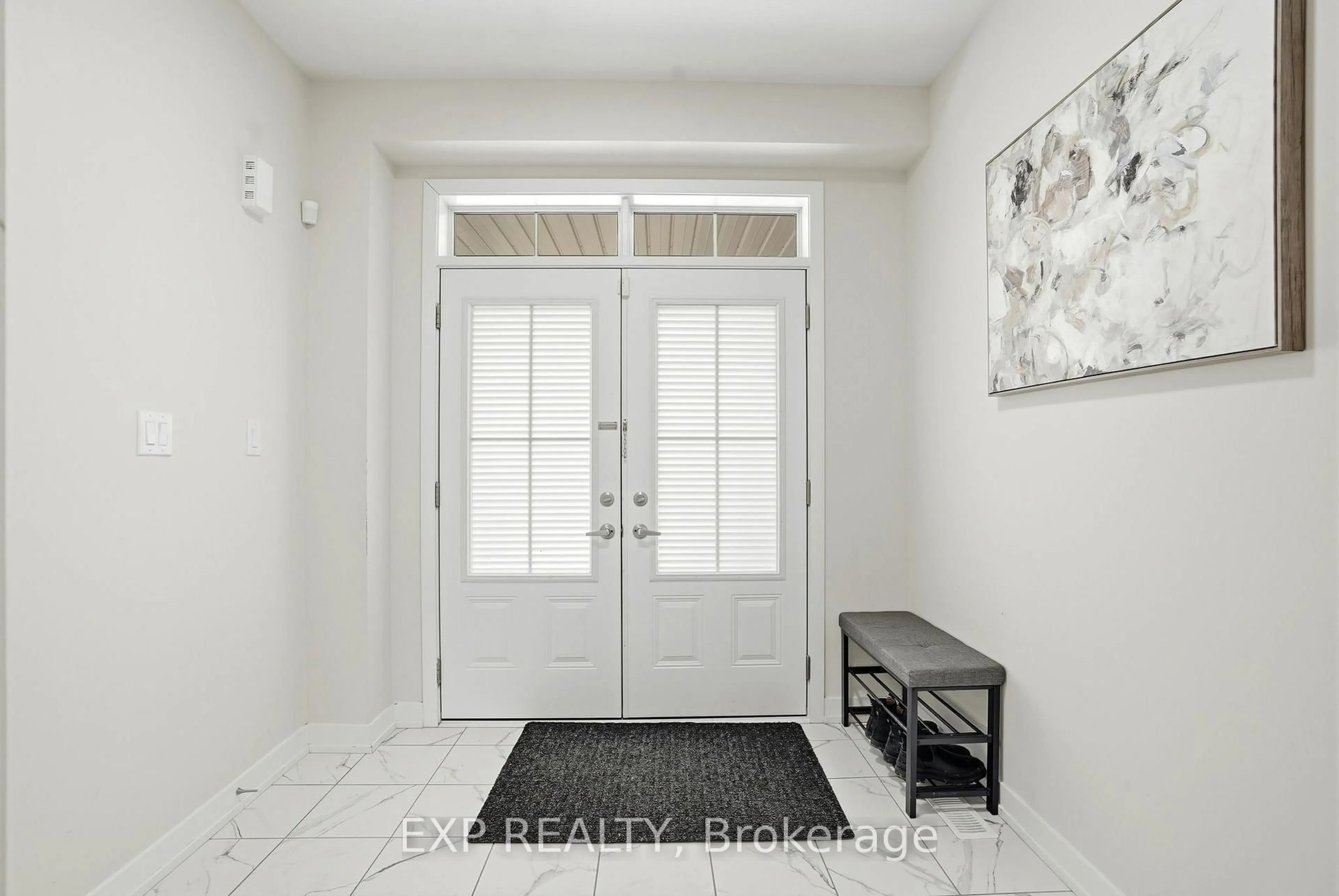 Indoor entryway for 19 Hawick Cres, Haldimand Ontario N3W 0G5