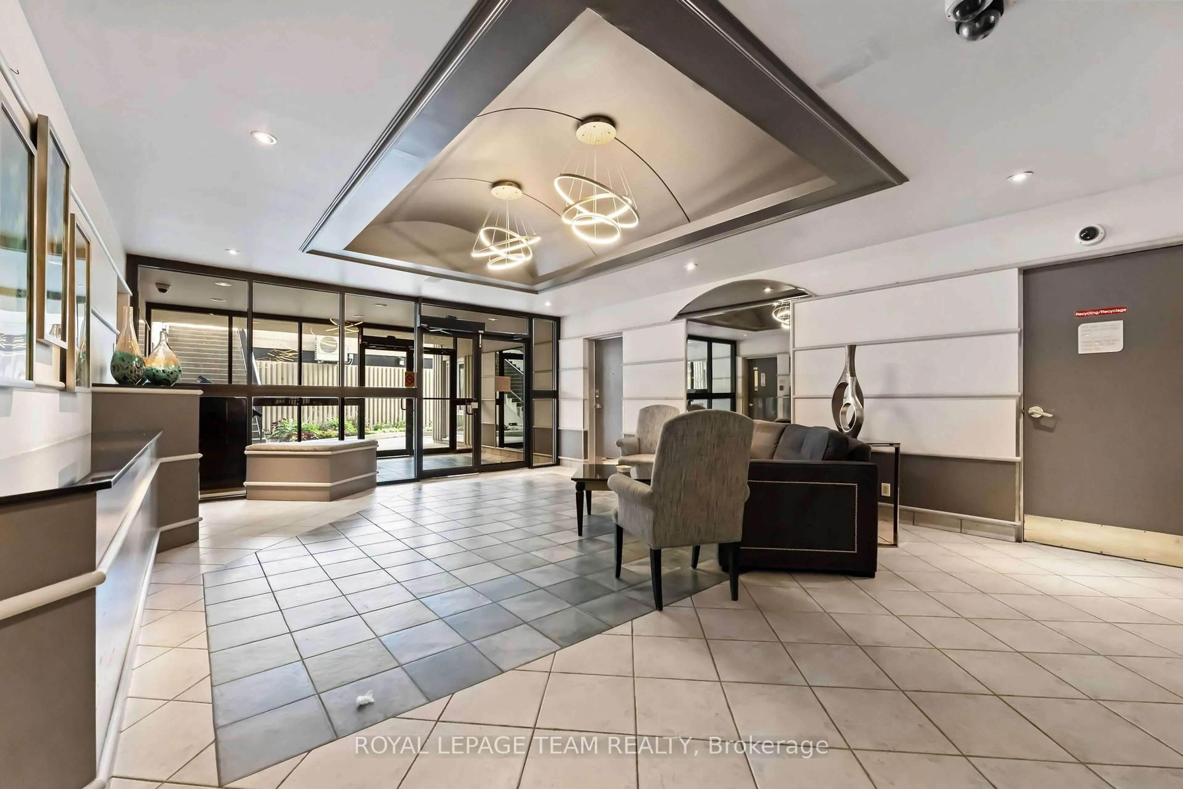 Lobby for 158C McArthur Ave #606, Ottawa Ontario K1L 8E7