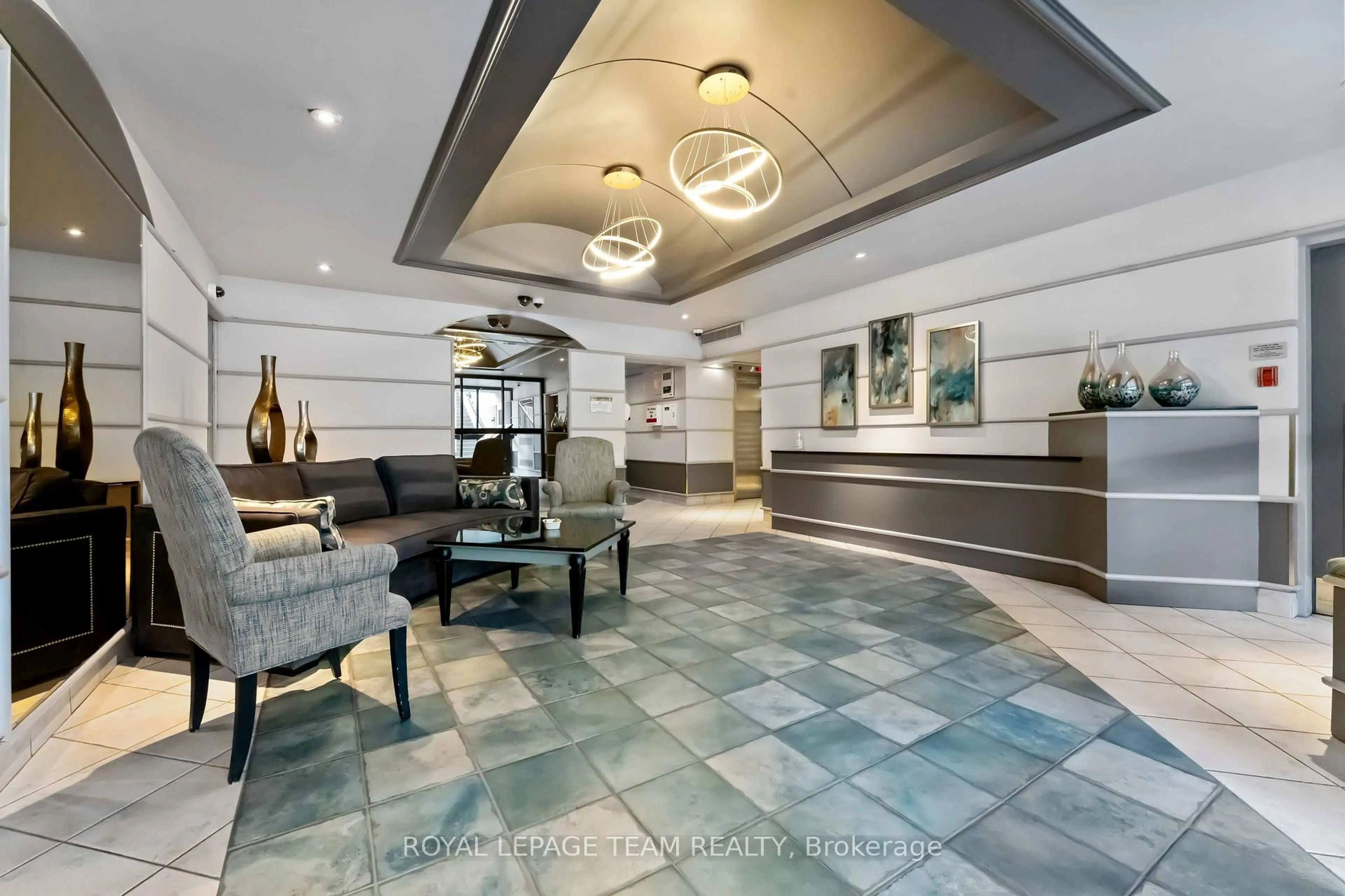 Lobby for 158C McArthur Ave #606, Ottawa Ontario K1L 8E7