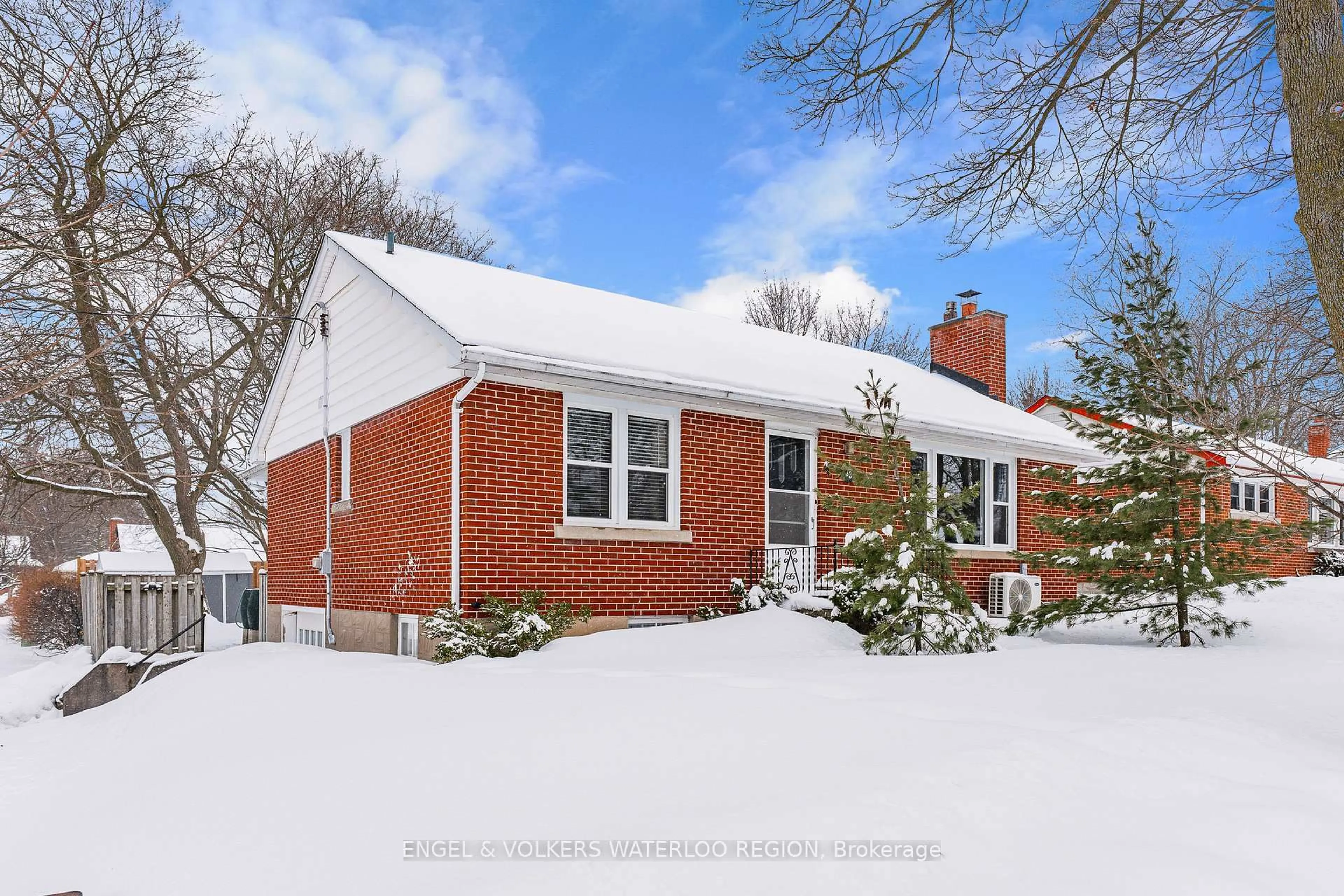 Home with brick exterior material, street for 33 Elmwood Ave, Kitchener Ontario N2H 6G3