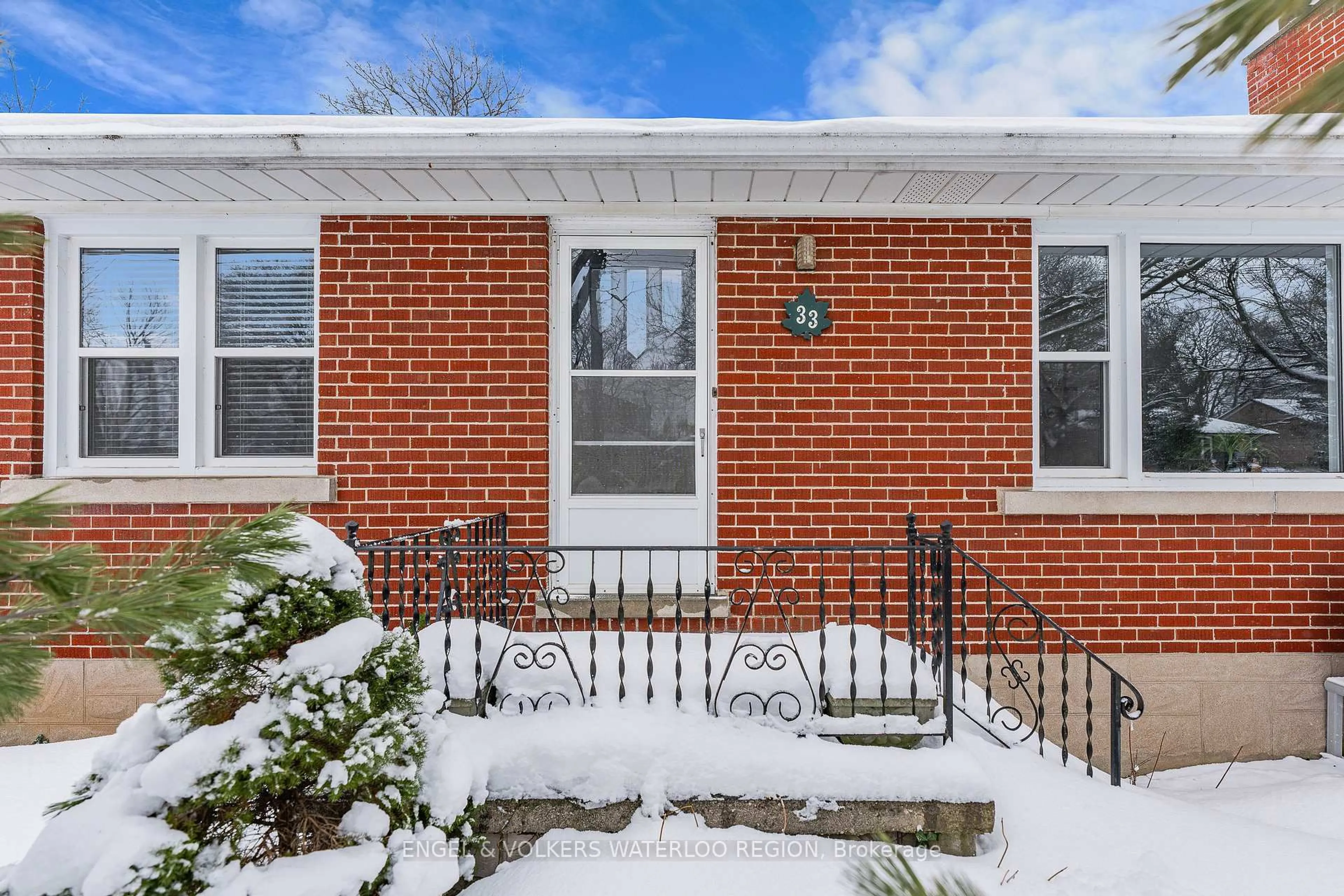 Home with brick exterior material, street for 33 Elmwood Ave, Kitchener Ontario N2H 6G3
