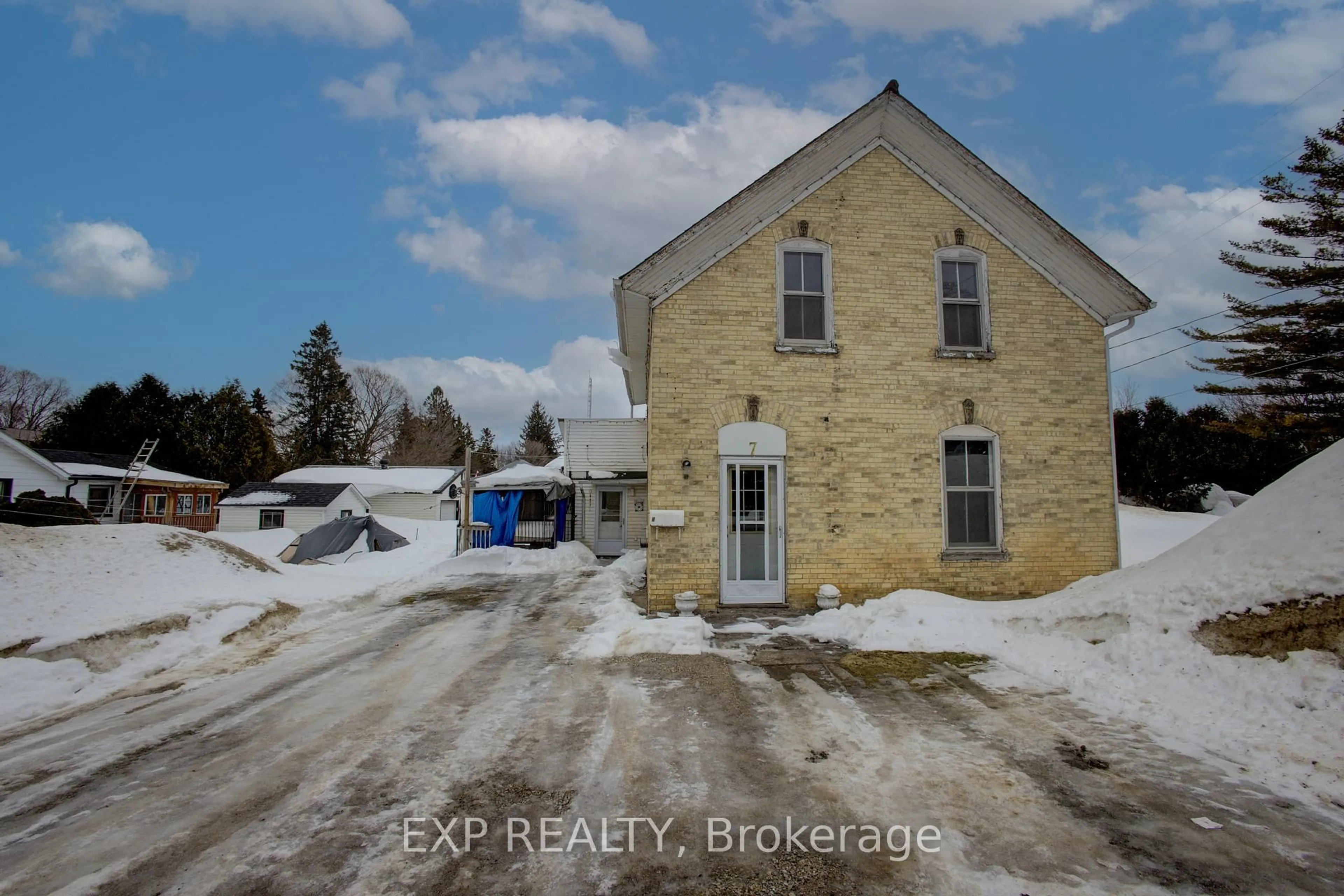 A pic from outside/outdoor area/front of a property/back of a property/a pic from drone, building for 7 Gordon St, South Bruce Ontario N0G 2S0