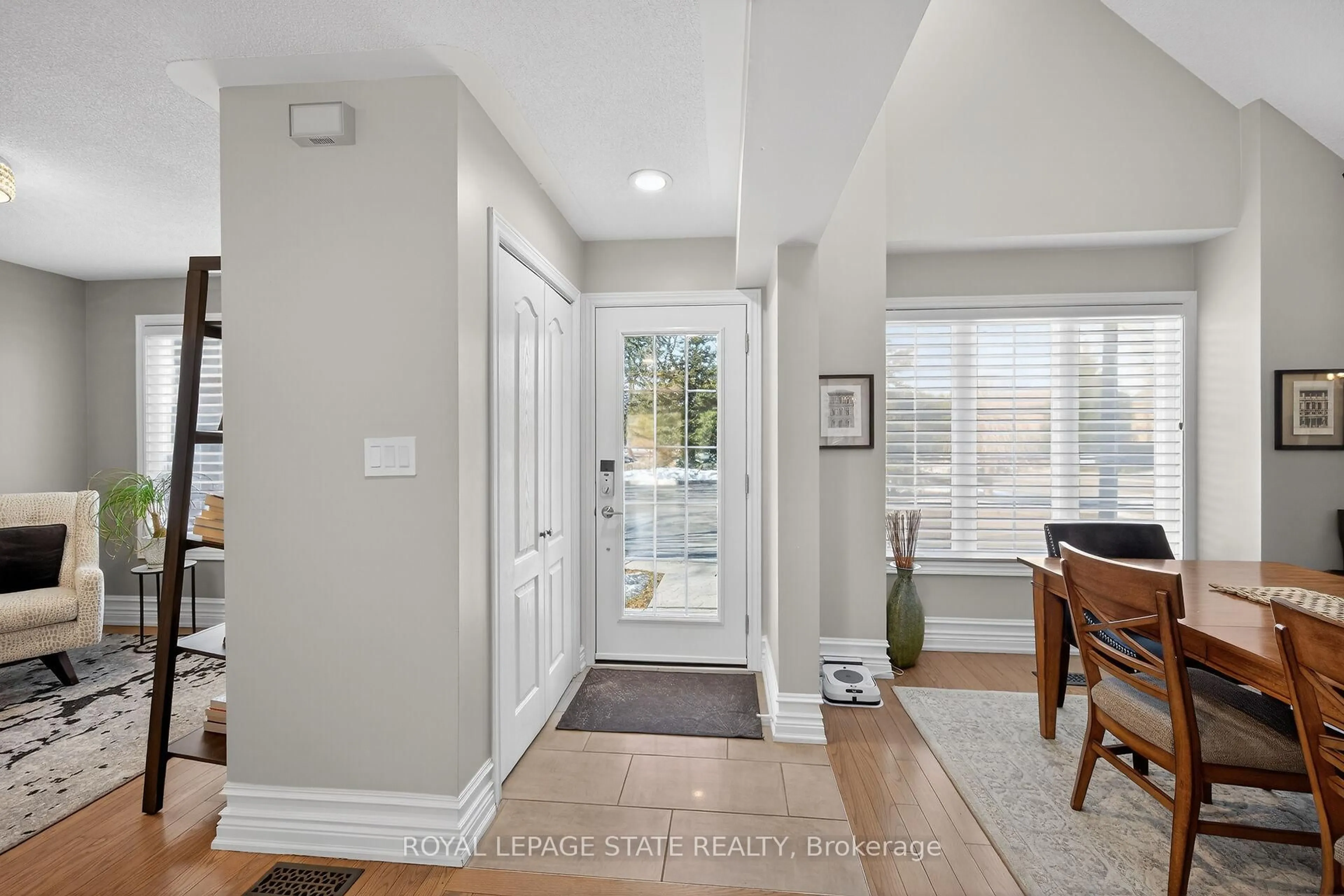 Indoor entryway for 334 Wilson St #12, Hamilton Ontario L9G 1N5