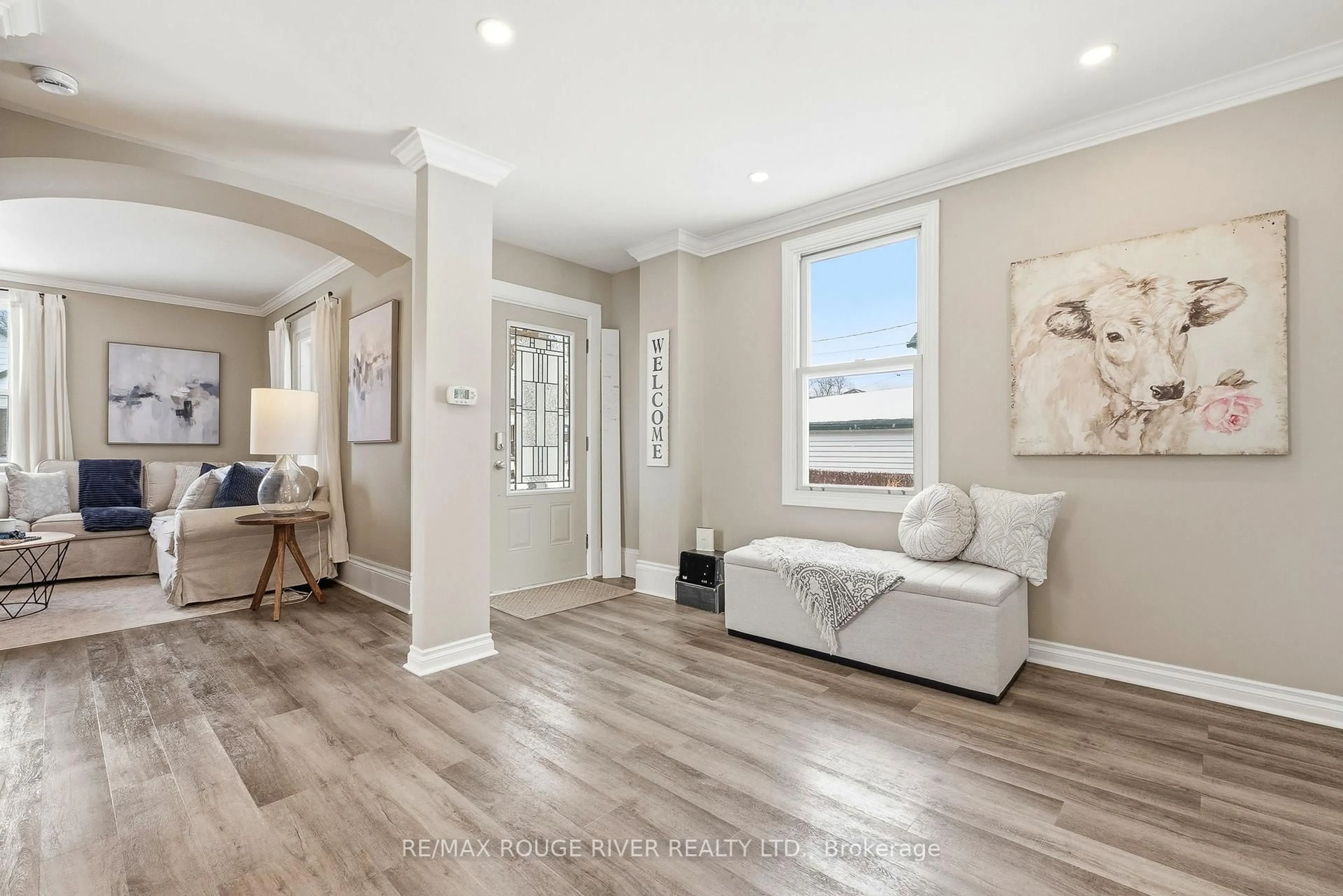 Indoor entryway for 191 Blake St, Cobourg Ontario K9A 2K4