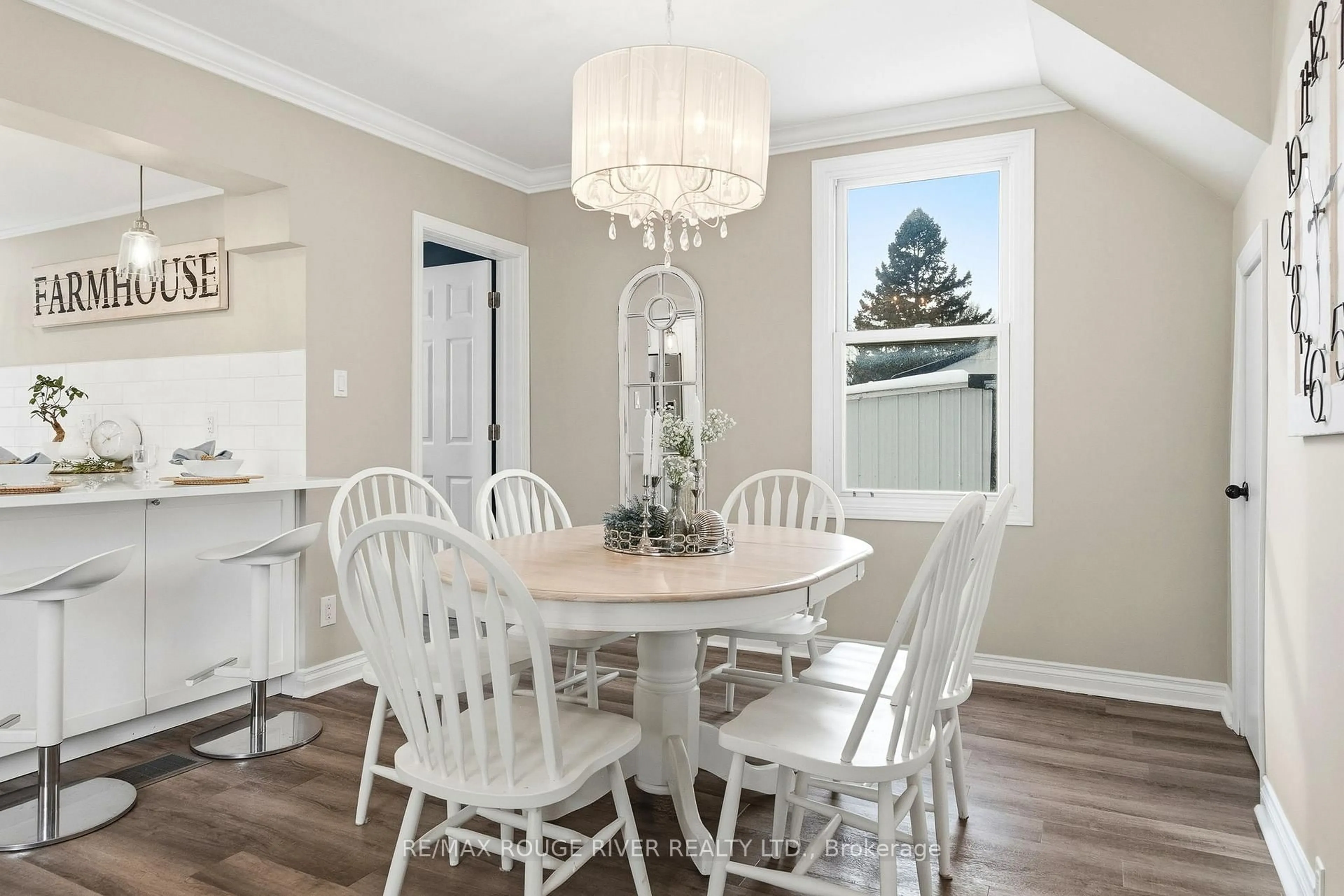 Dining room, wood/laminate floor for 191 Blake St, Cobourg Ontario K9A 2K4