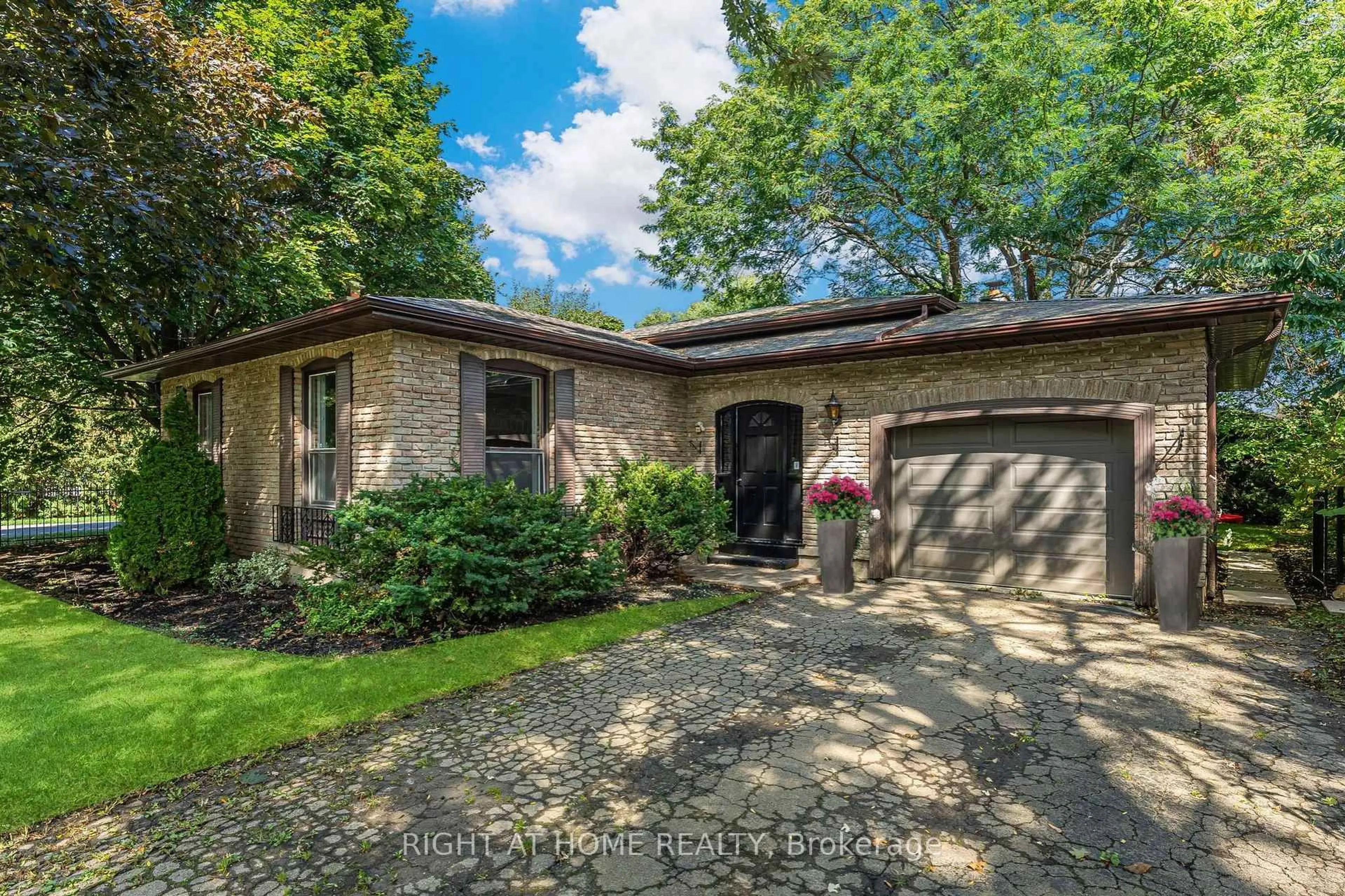 Home with brick exterior material, street for 335 William St, Niagara-on-the-Lake Ontario L0S 1J0